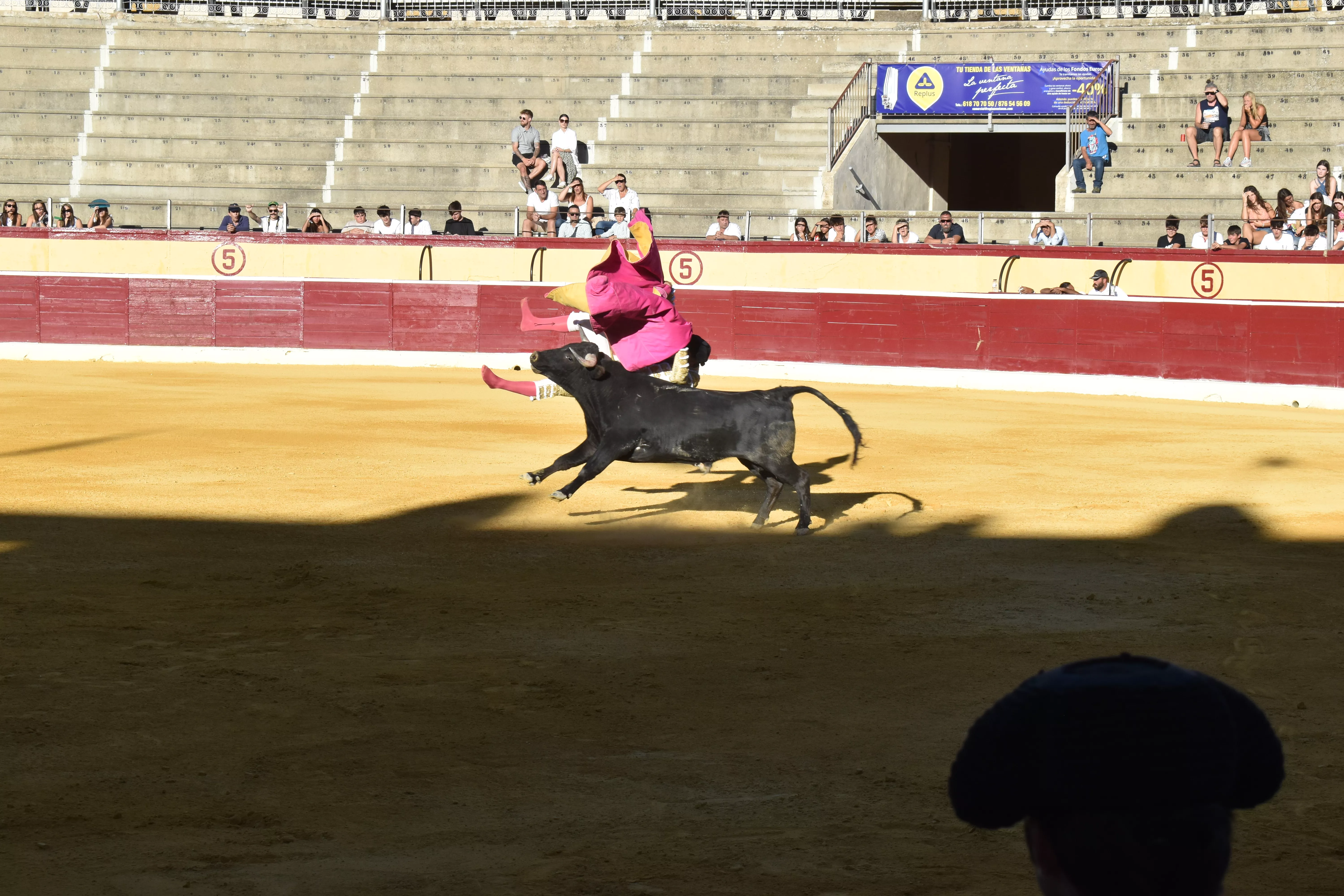 Novillada en Huesca. Foto Carlos Jalle