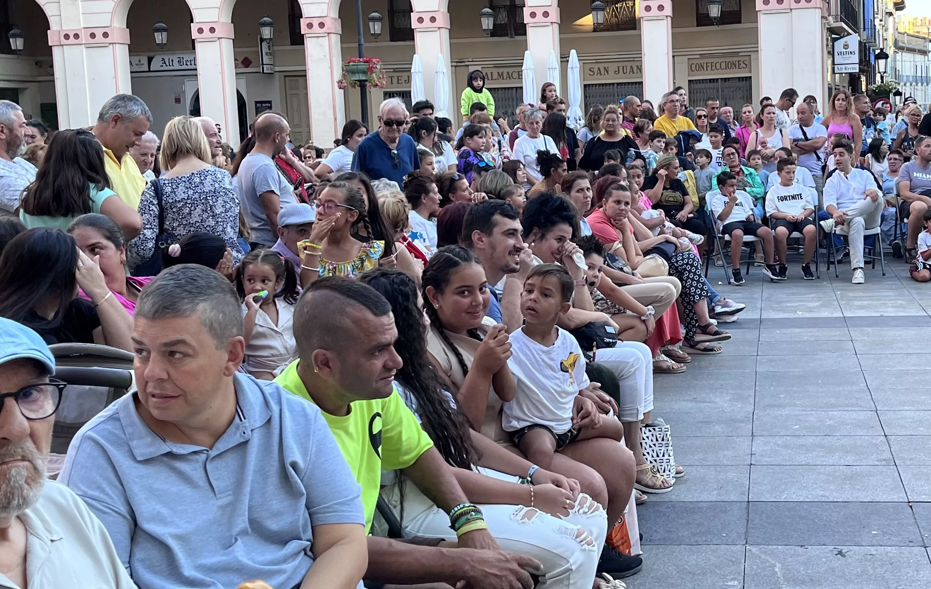 Ensayo general de la Comparsa de Gigantes, Cabezudos y Caballicos de Huesca. Foto: Mercedes Manterola