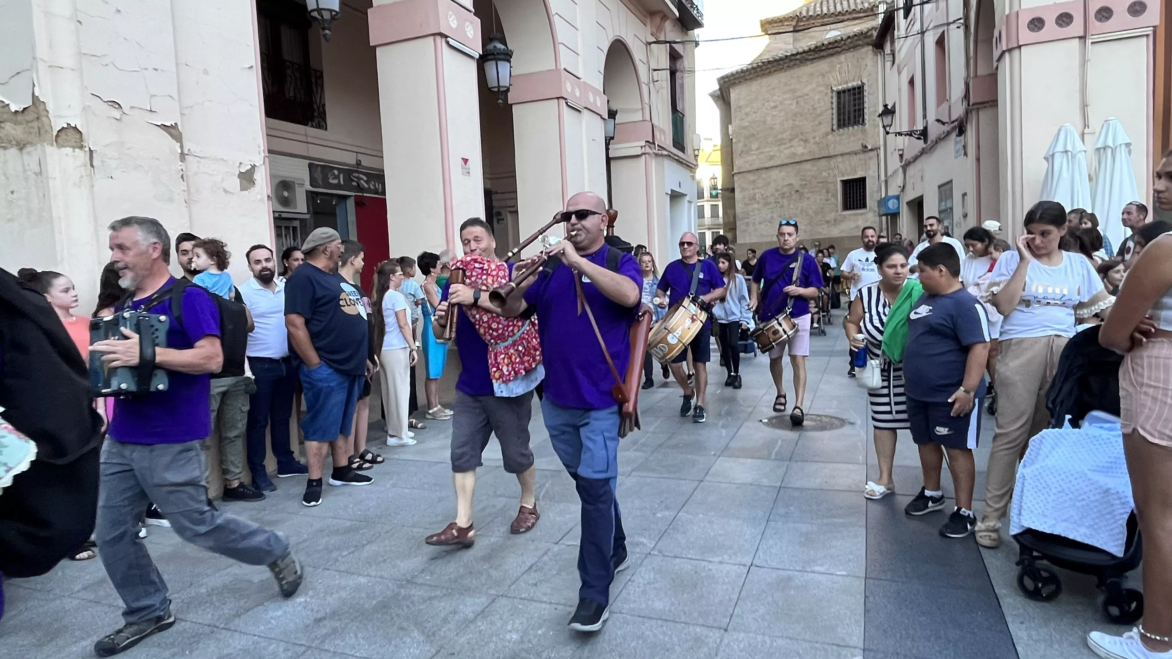 Ensayo general de la Comparsa de Gigantes, Cabezudos y Caballicos de Huesca. Foto: Mercedes Manterola