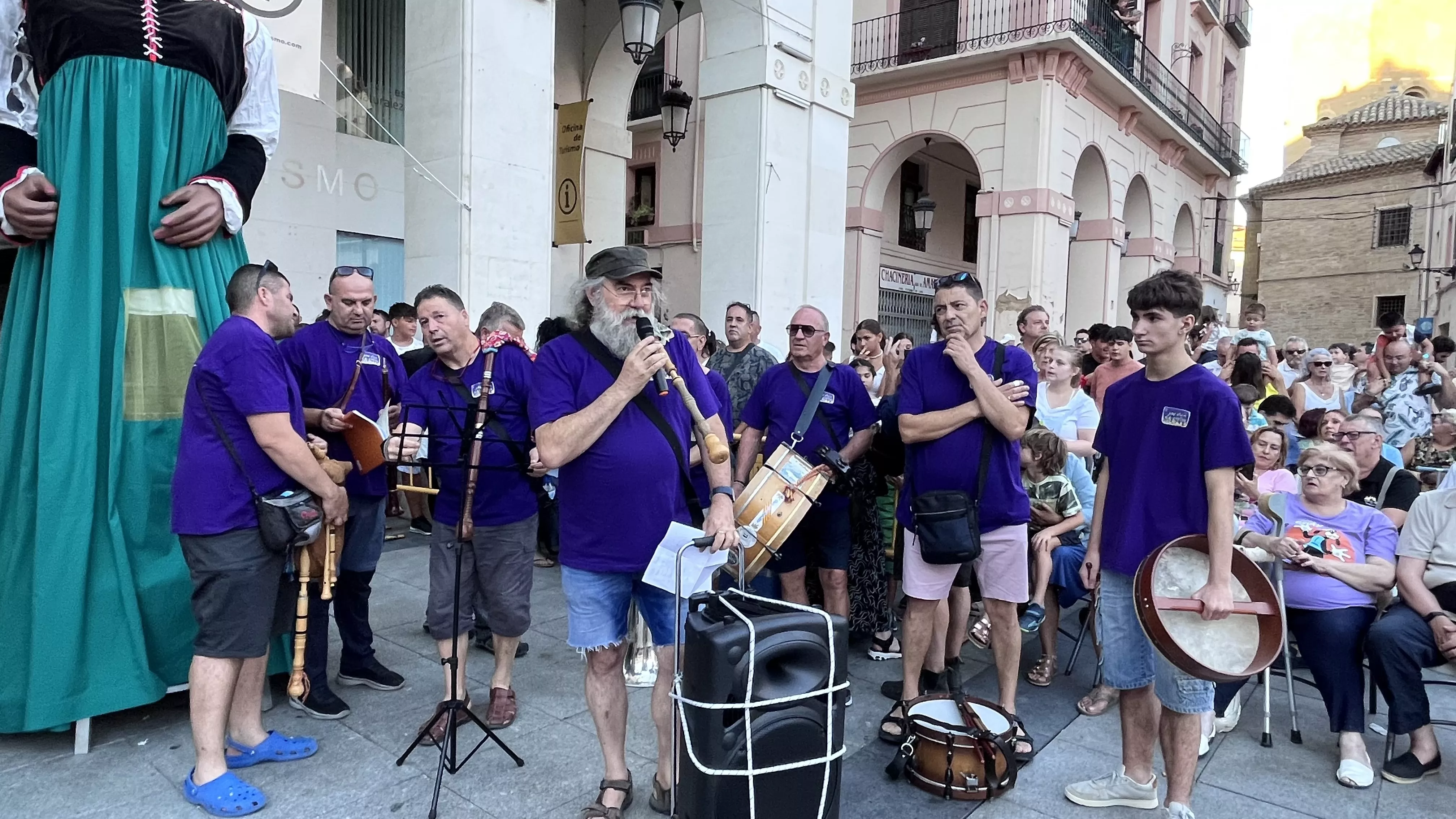 Ensayo general de la Comparsa de Gigantes, Cabezudos y Caballicos de Huesca. Foto: Mercedes Manterola