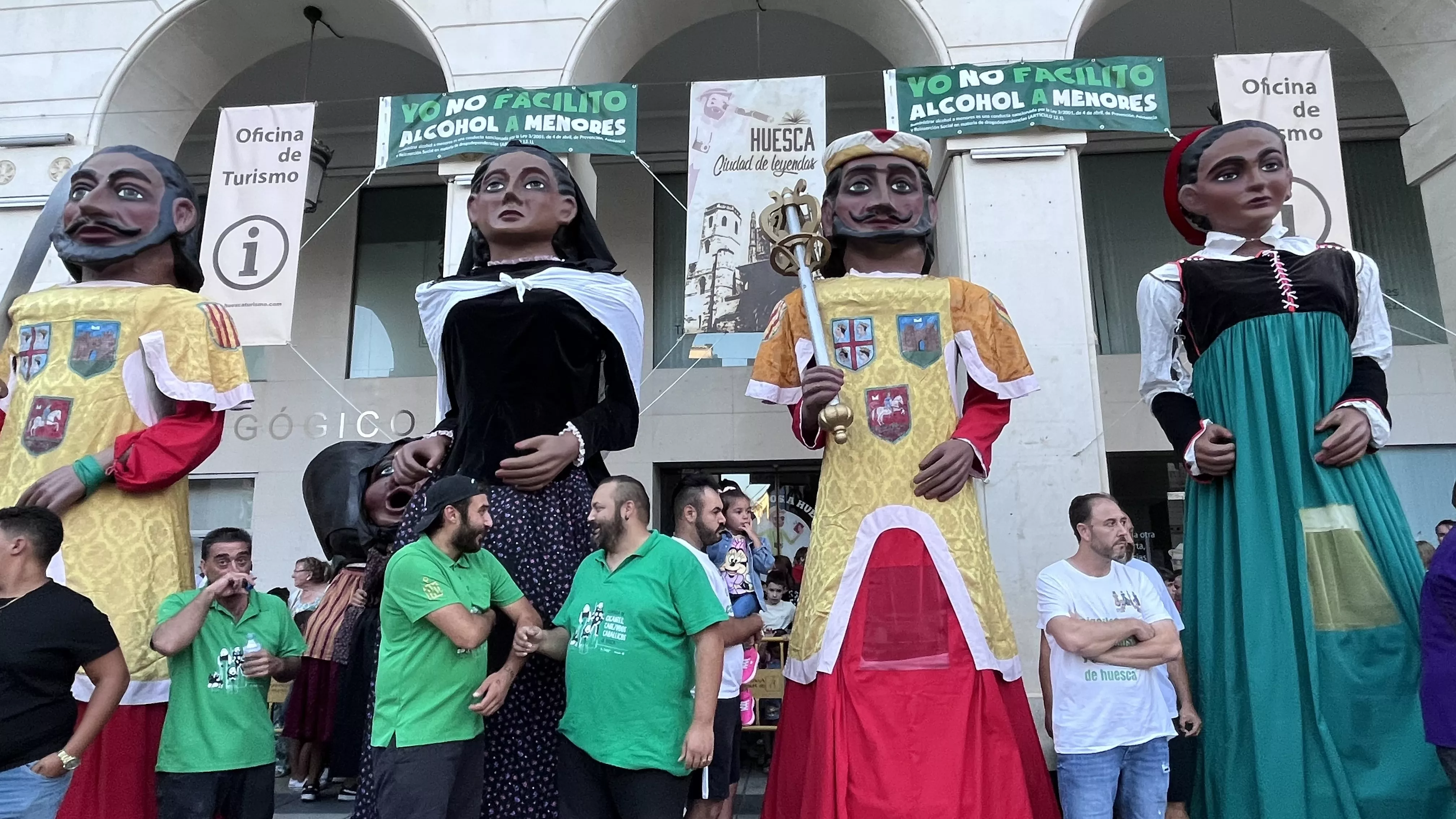Ensayo general de la Comparsa de Gigantes, Cabezudos y Caballicos de Huesca. Foto: Mercedes Manterola