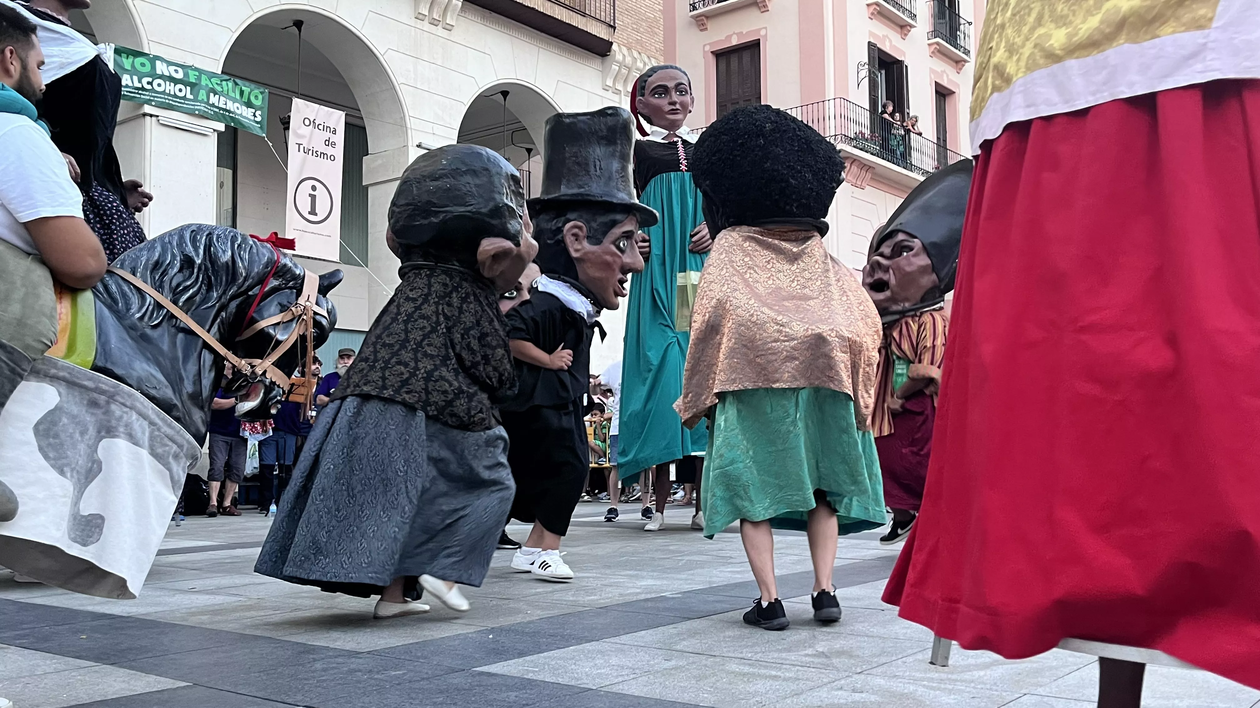 Ensayo general de la Comparsa de Gigantes, Cabezudos y Caballicos de Huesca. Foto: Mercedes Manterola