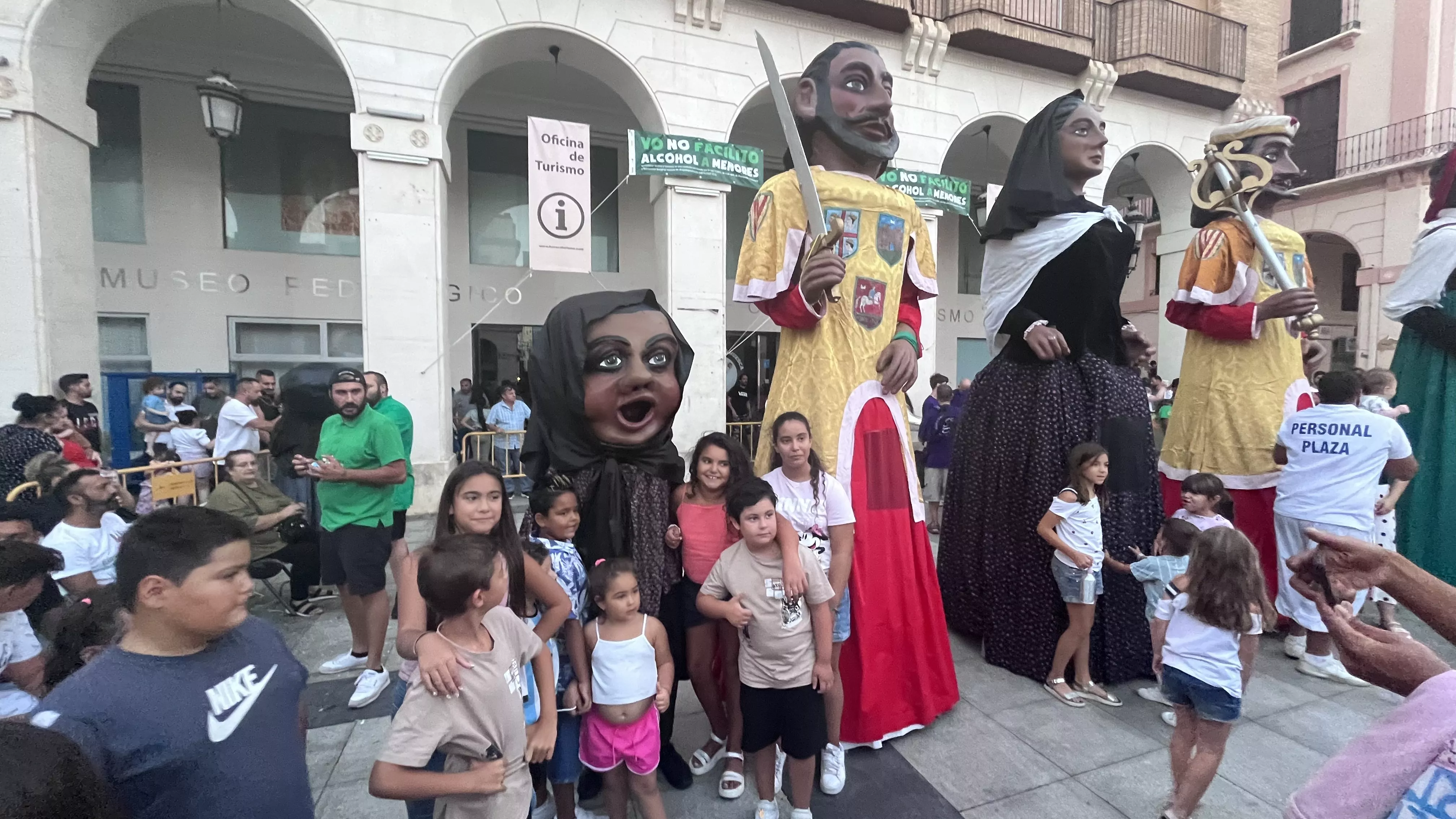 Ensayo general de la Comparsa de Gigantes, Cabezudos y Caballicos de Huesca. Foto: Mercedes Manterola