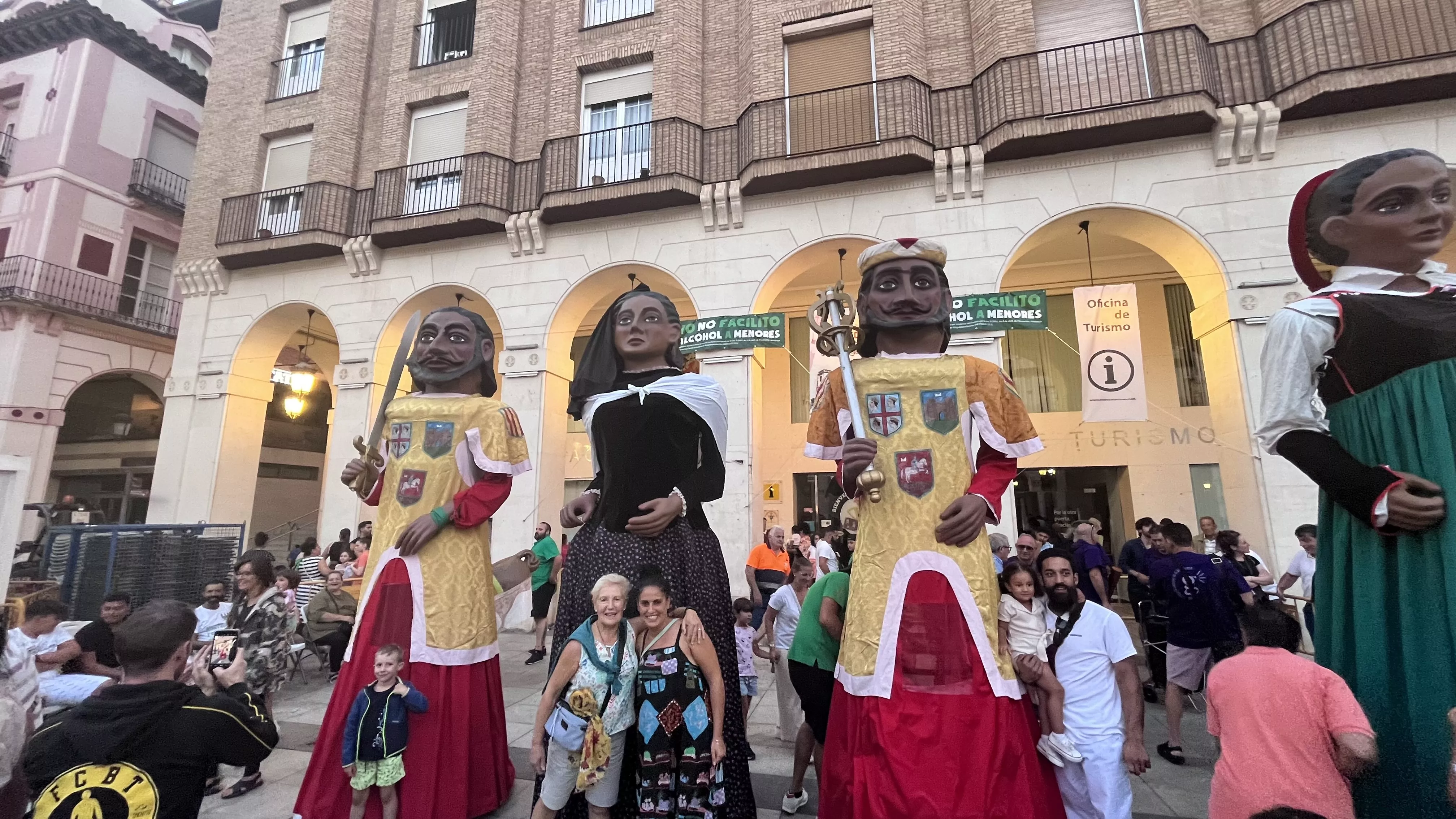 Ensayo general de la Comparsa de Gigantes, Cabezudos y Caballicos de Huesca. Foto: Mercedes Manterola
