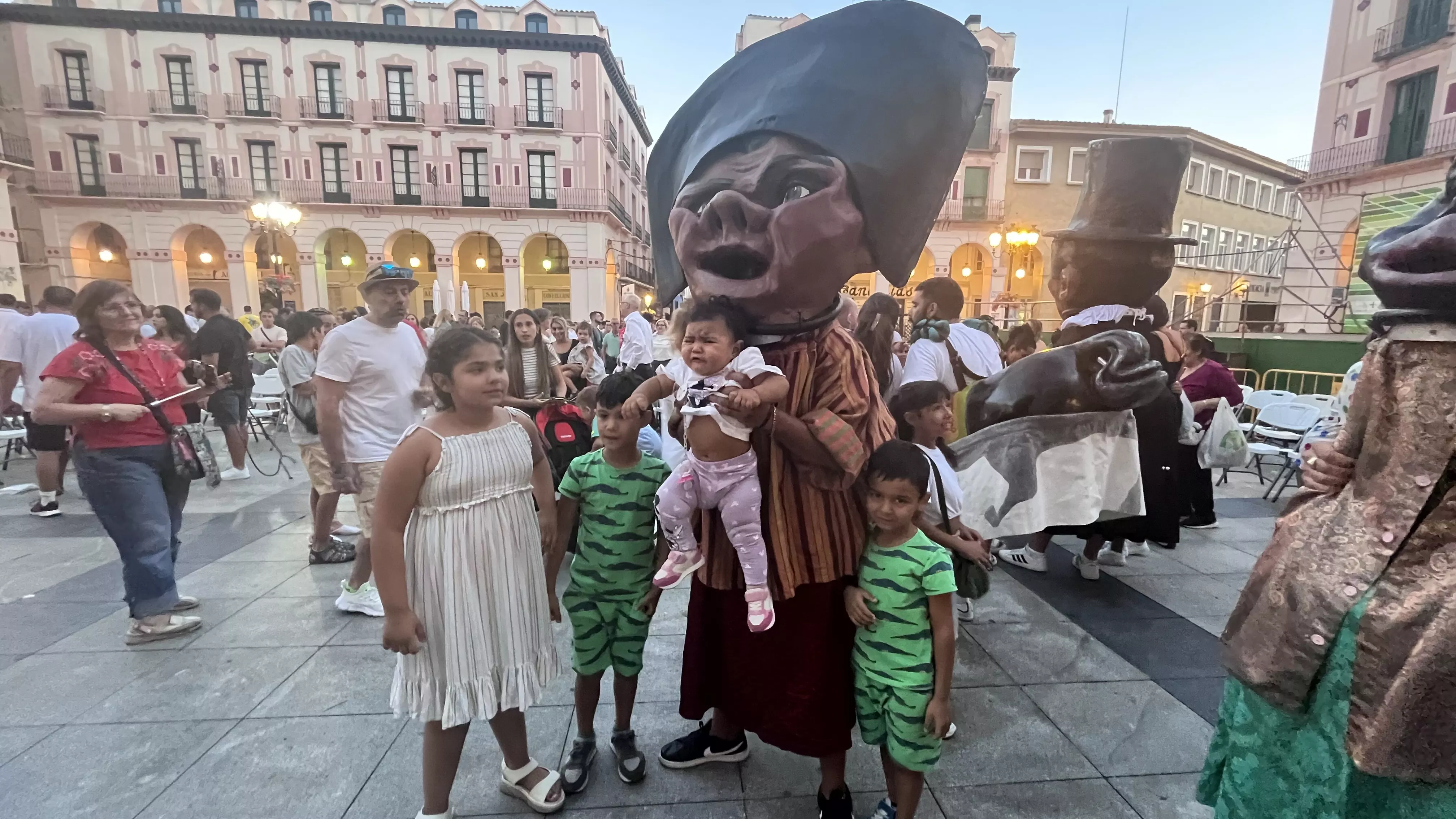 Ensayo general de la Comparsa de Gigantes, Cabezudos y Caballicos de Huesca. Foto: Mercedes Manterola