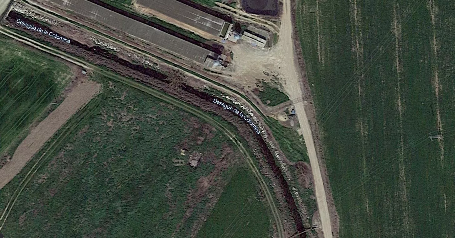 Camino de tierra de la vía de servicio desagüe de la Colomina.