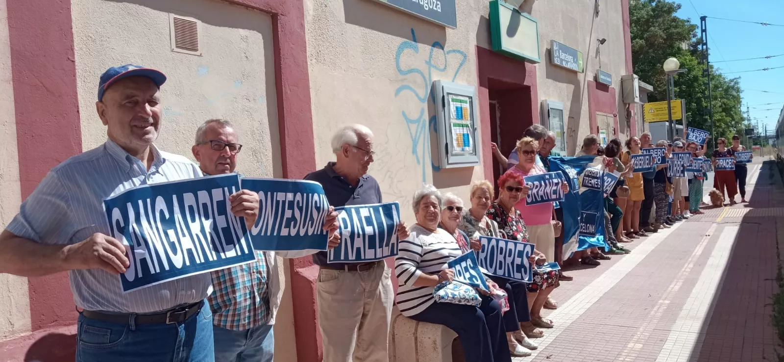 Representantes de los pueblos de Monegros en la 29 concentración