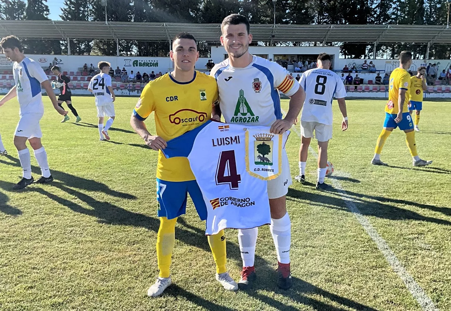 El Robres, equipo de Regional Preferente, disputó el fin de semana un amistoso ante el Fuentes y homenajeó a Luismi, jugador fallecido del conjunto zaragozano. Foto: CD Robres