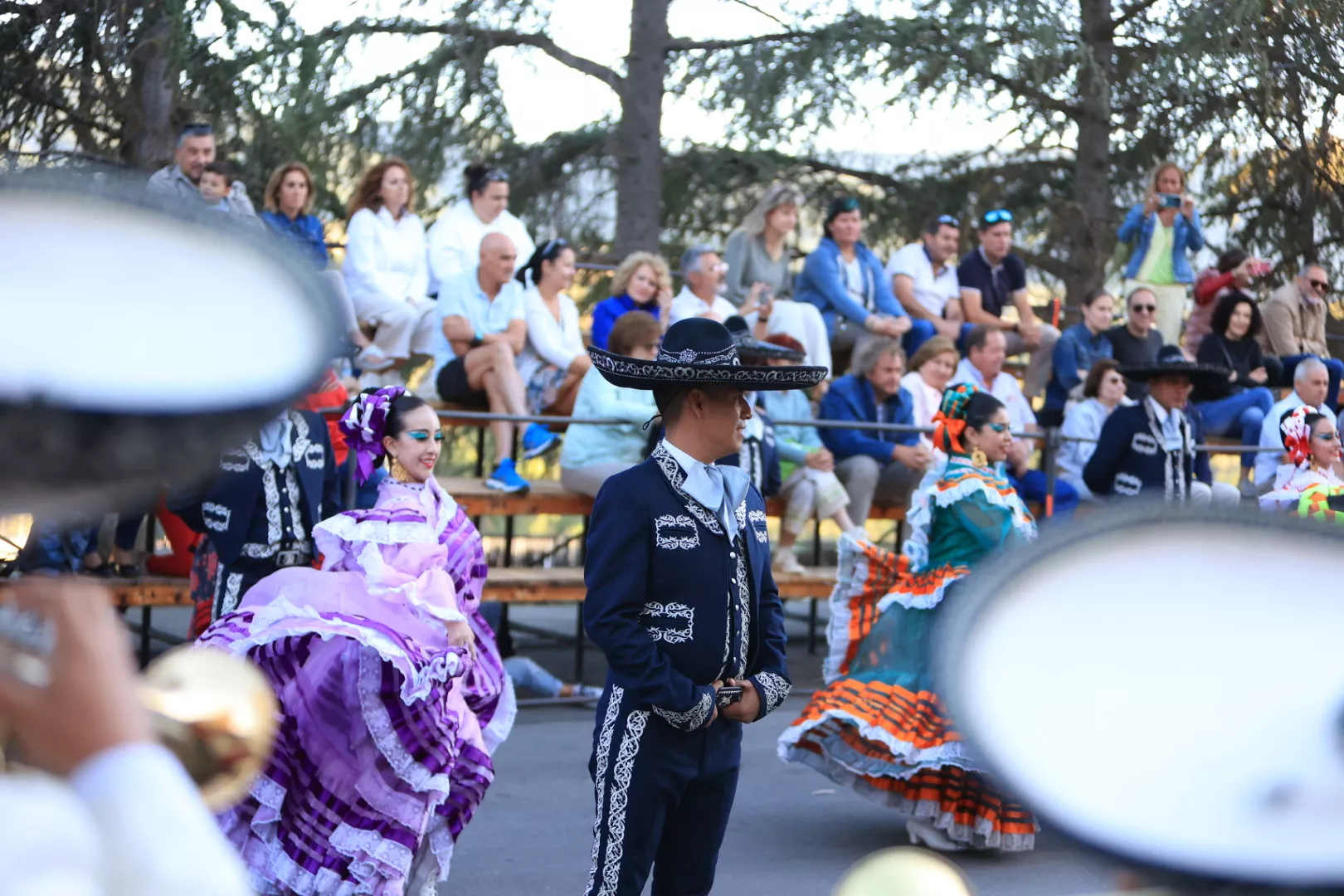 Último desfile del Festival Folklórico de los Pirineos. Foto Miguel Ángel Muñoz 