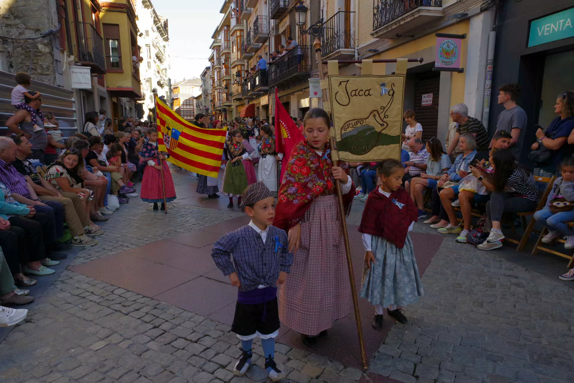 Último desfile del Festival Folklórico de los Pirineos. Foto Miguel Ángel Muñoz 