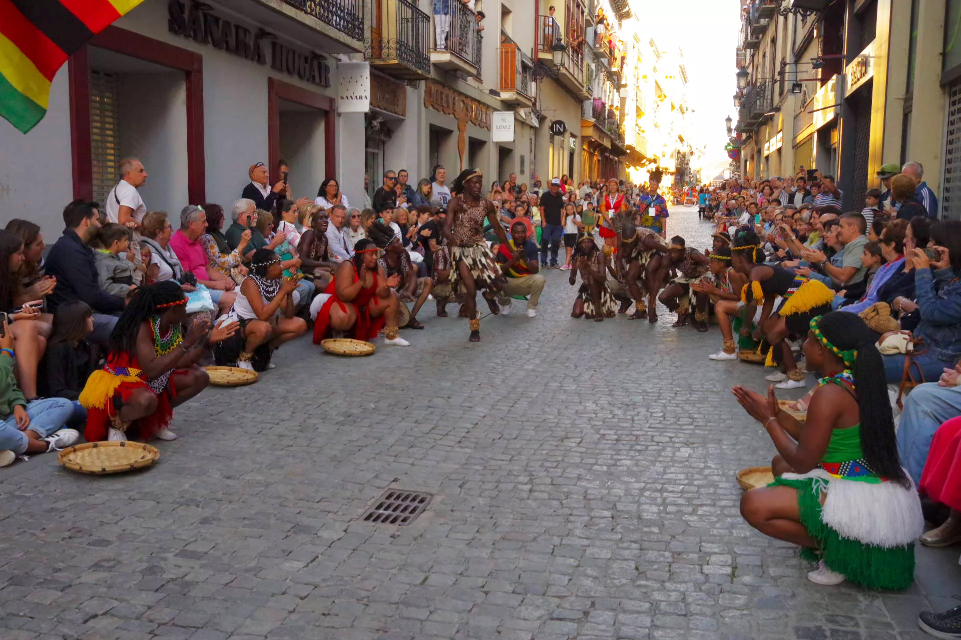 Último desfile del Festival Folklórico de los Pirineos. Foto Miguel Ángel Muñoz