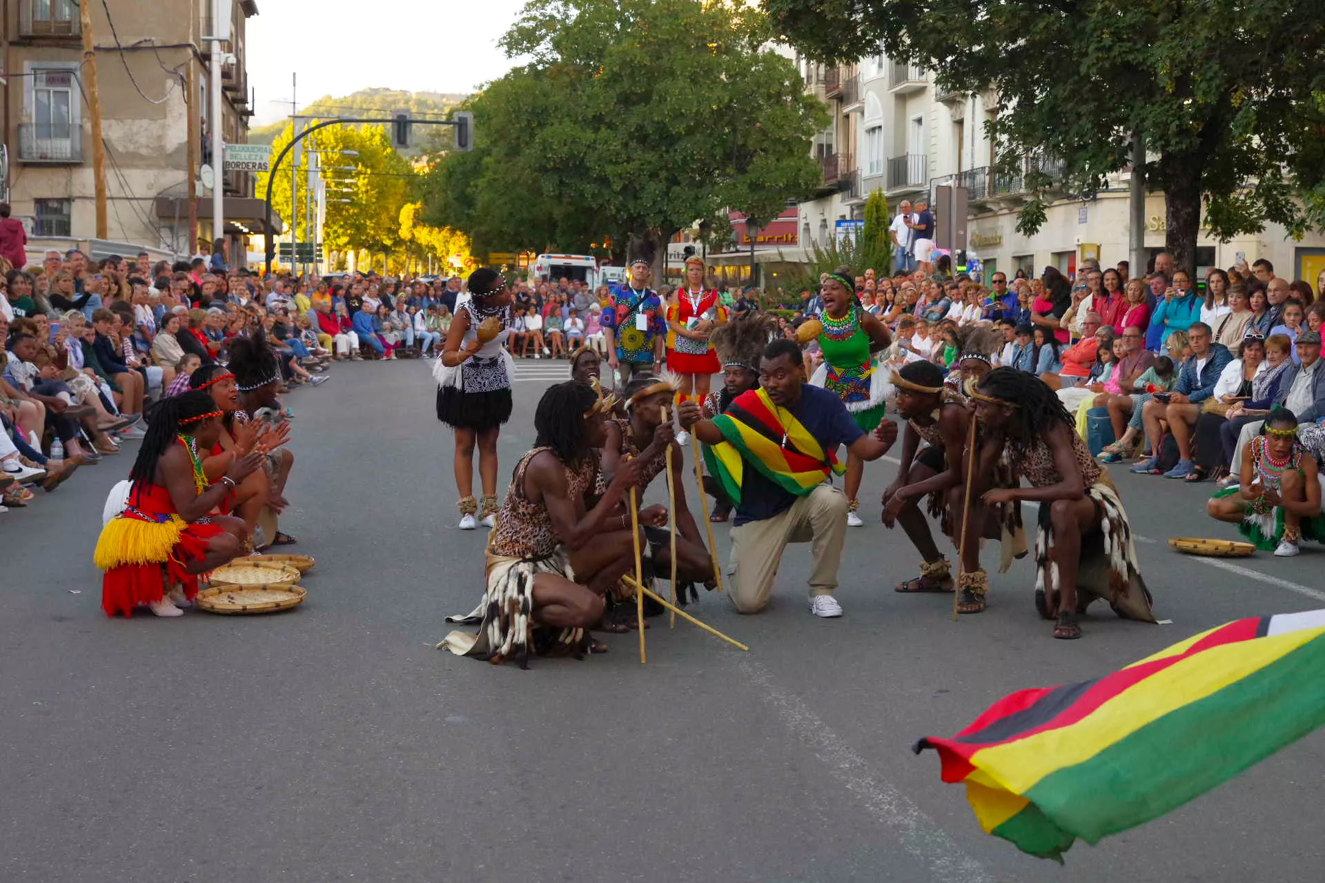 Último desfile del Festival Folklórico de los Pirineos. Foto Miguel Ángel Muñoz 