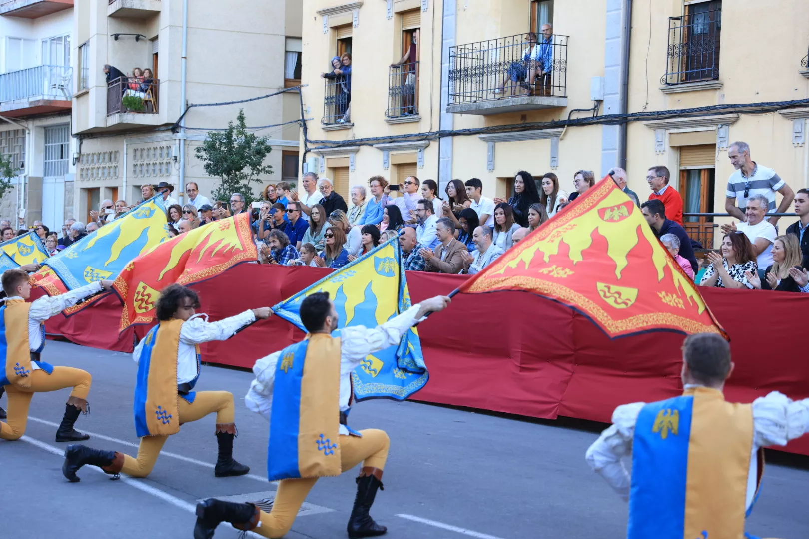 Último desfile del Festival Folklórico de los Pirineos. Foto Miguel Ángel Muñoz 