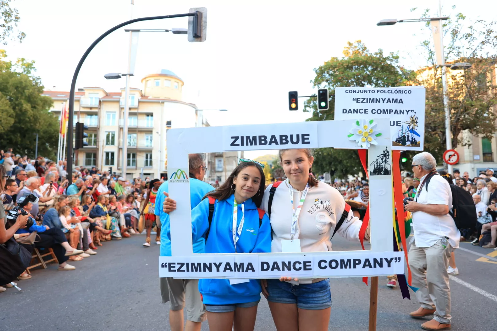 Último desfile del Festival Folklórico de los Pirineos. Foto Miguel Ángel Muñoz 