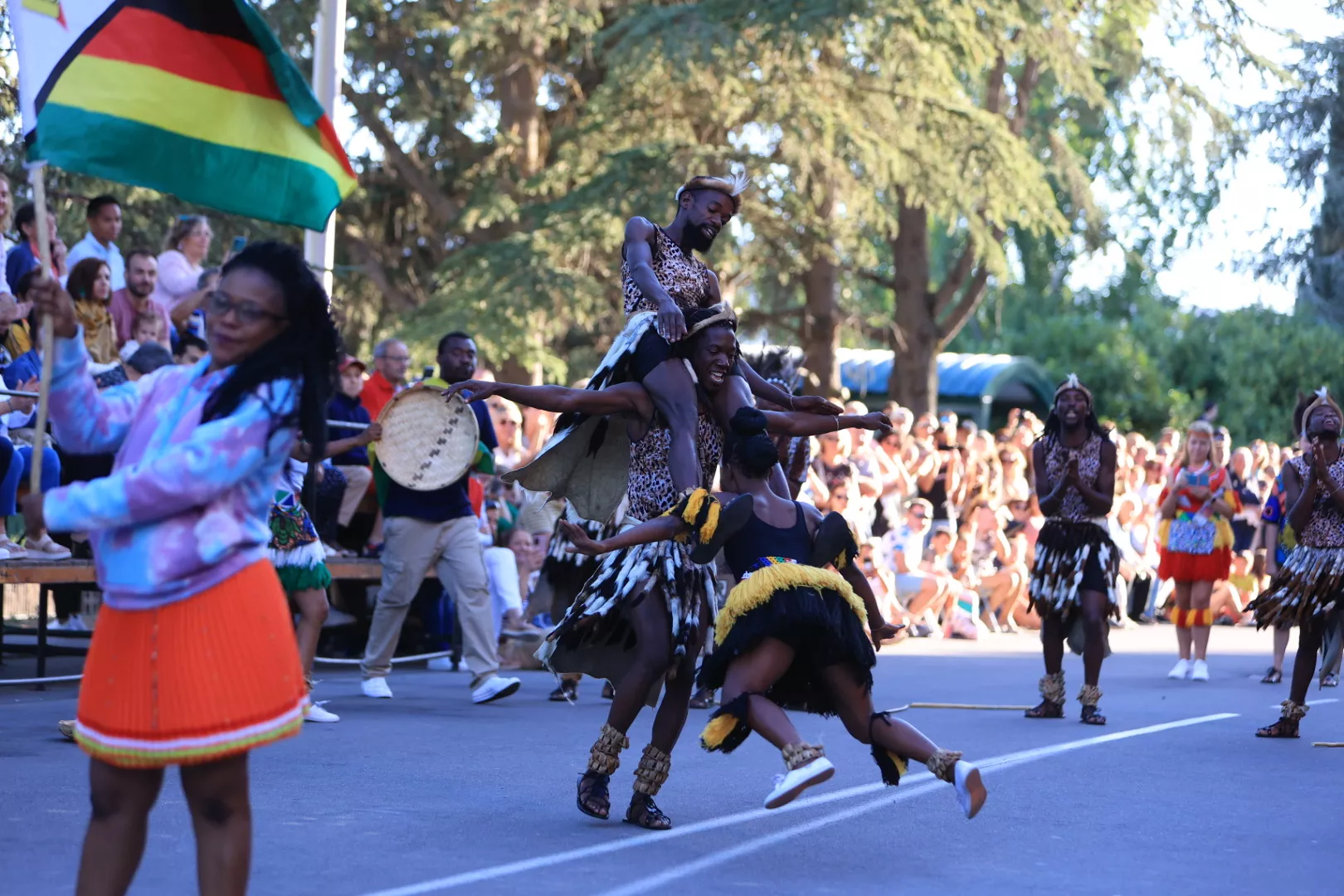 Último desfile del Festival Folklórico de los Pirineos. Foto Miguel Ángel Muñoz 