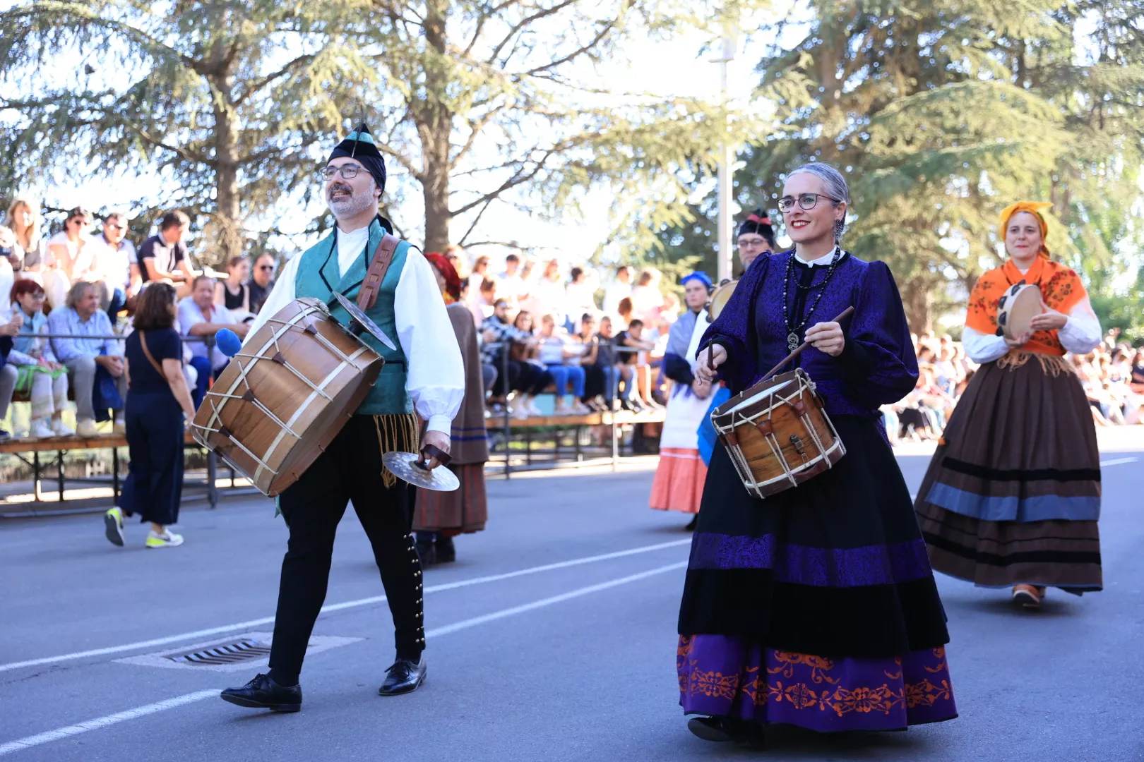Último desfile del Festival Folklórico de los Pirineos. Foto Miguel Ángel Muñoz 