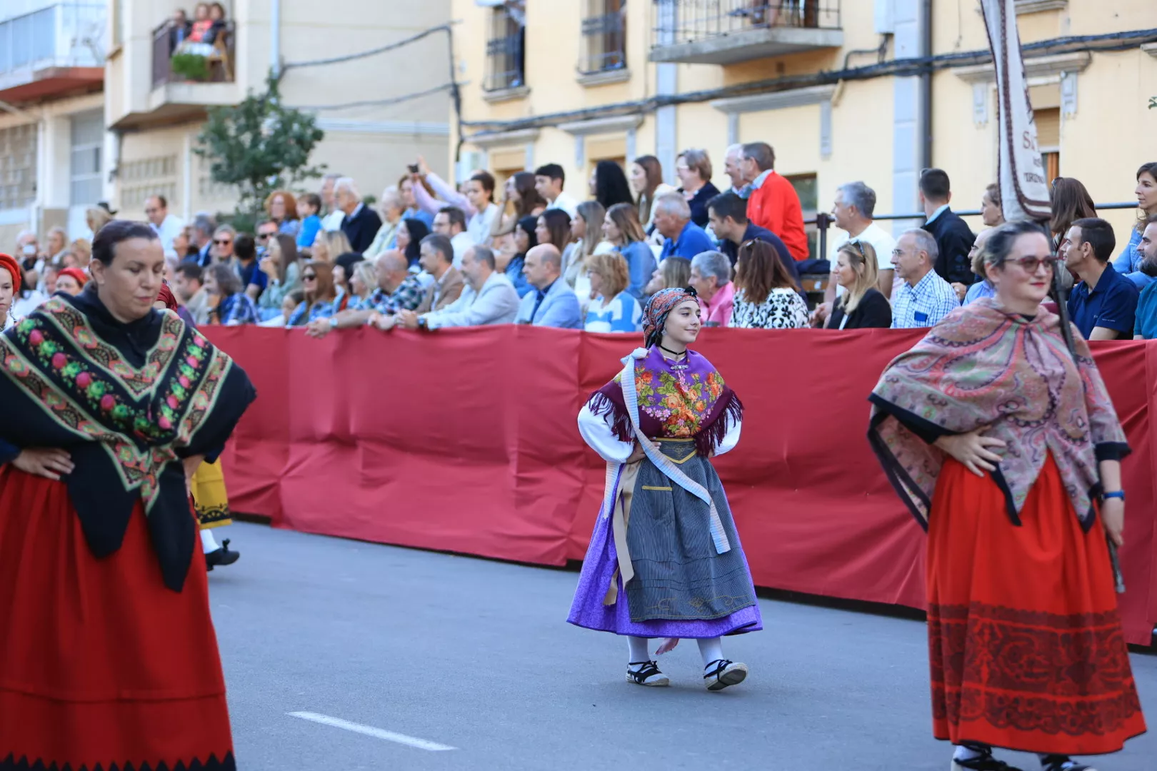 Último desfile del Festival Folklórico de los Pirineos. Foto Miguel Ángel Muñoz 