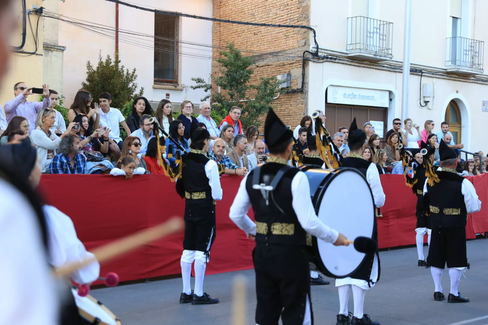 Último desfile del Festival Folklórico de los Pirineos. Foto Miguel Ángel Muñoz 