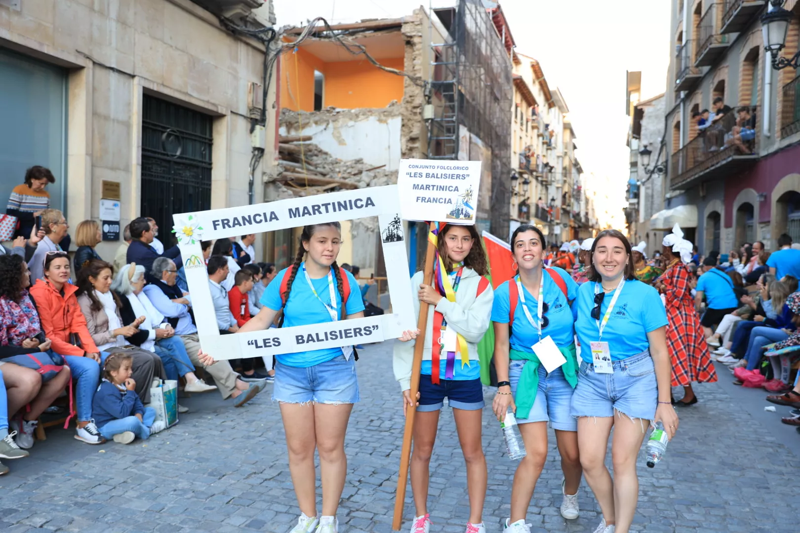 Último desfile del Festival Folklórico de los Pirineos. Foto Miguel Ángel Muñoz 