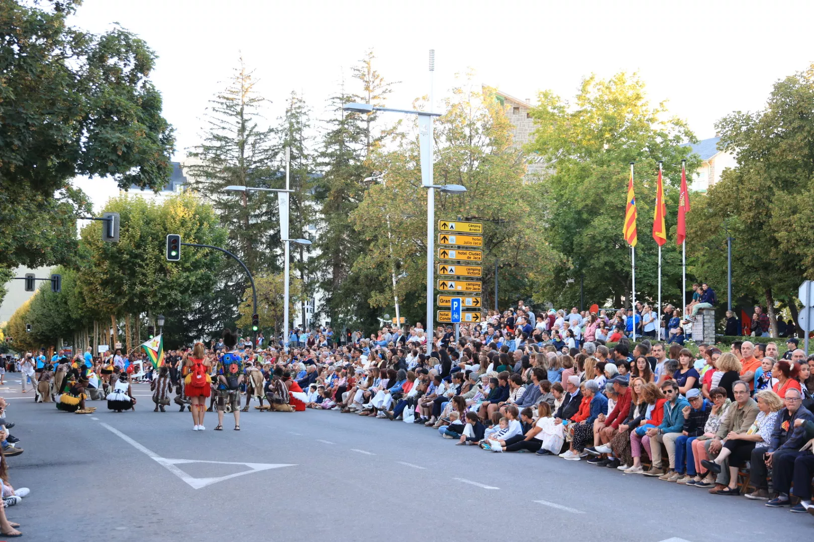 Último desfile del Festival Folklórico de los Pirineos. Foto Miguel Ángel Muñoz 
