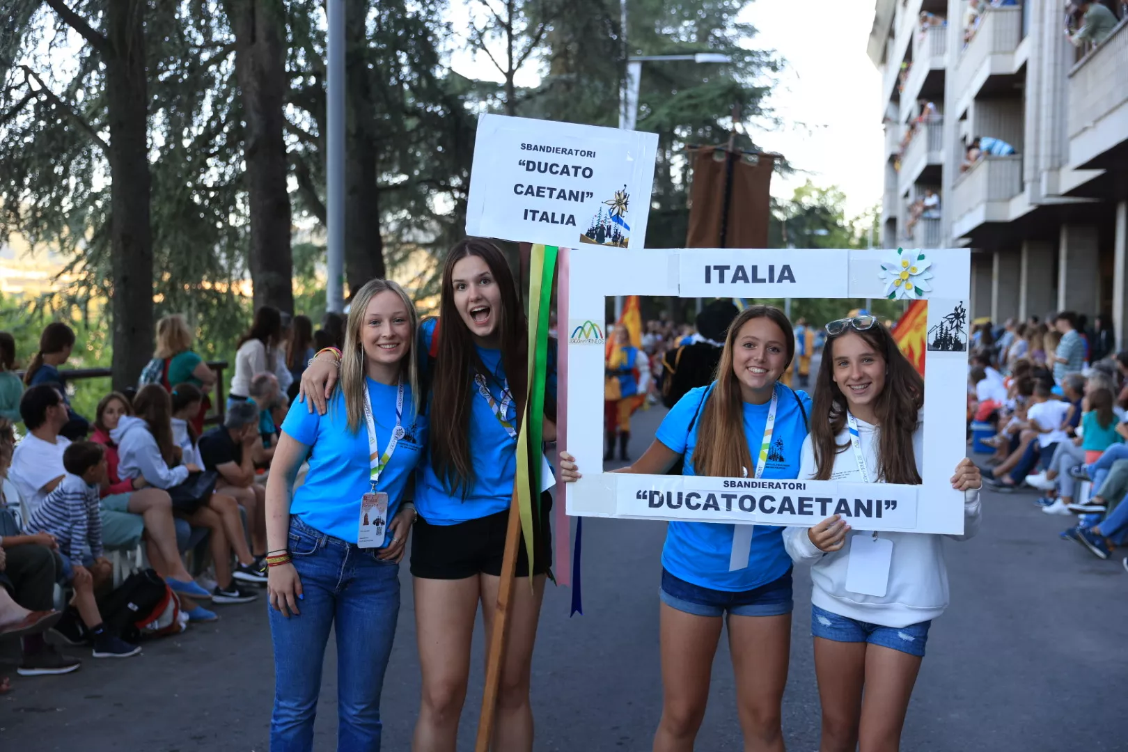 Último desfile del Festival Folklórico de los Pirineos. Foto Miguel Ángel Muñoz 