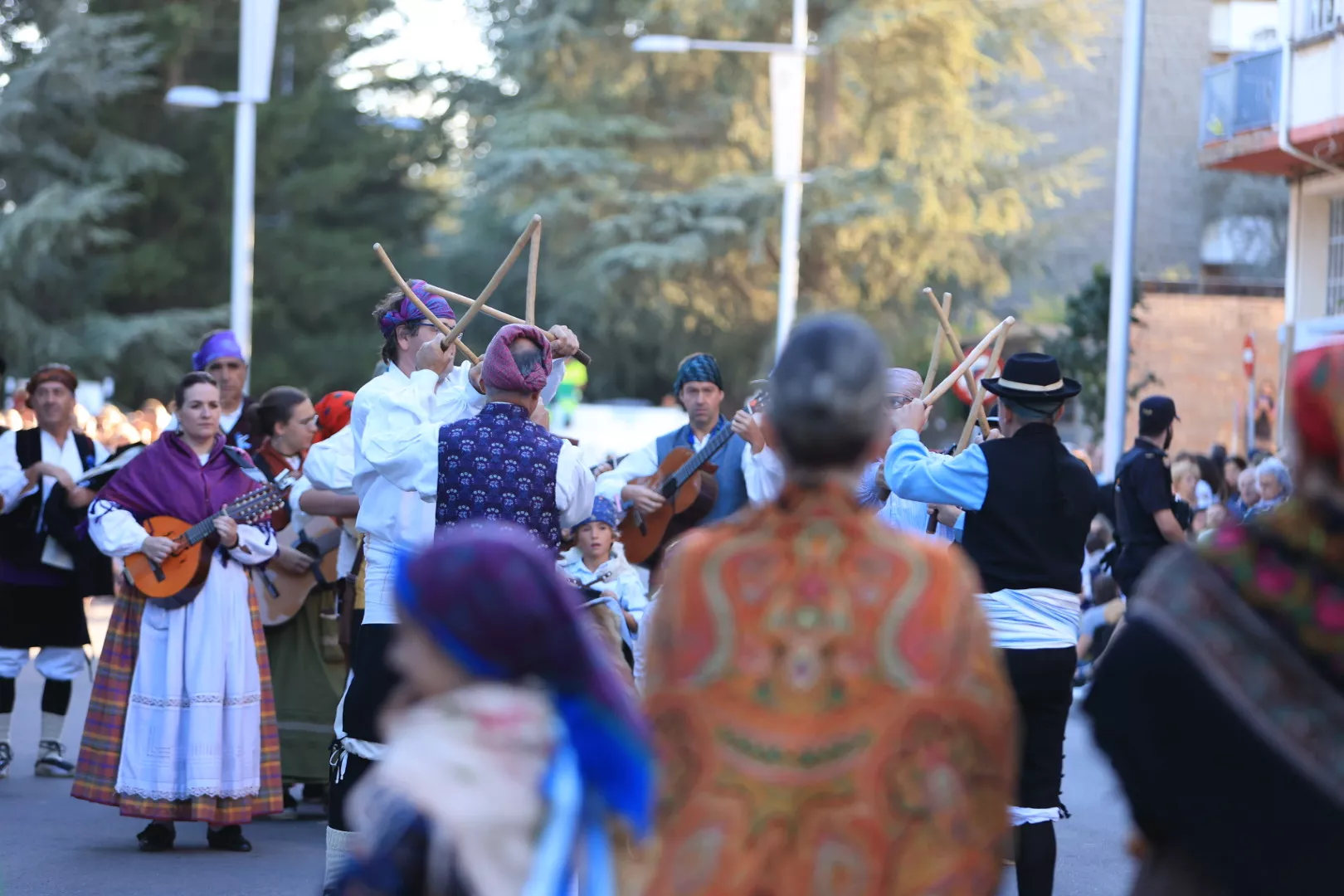 Último desfile del Festival Folklórico de los Pirineos. Foto Miguel Ángel Muñoz 