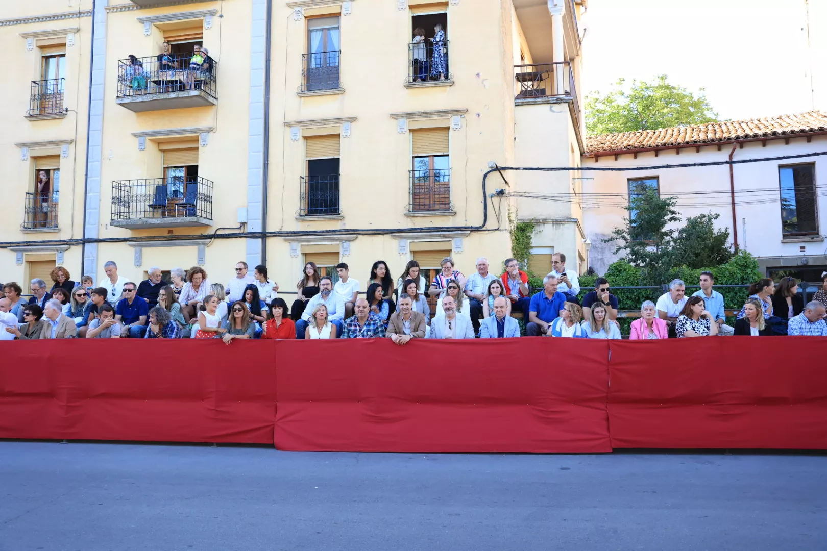 Último desfile del Festival Folklórico de los Pirineos. Foto Miguel Ángel Muñoz 