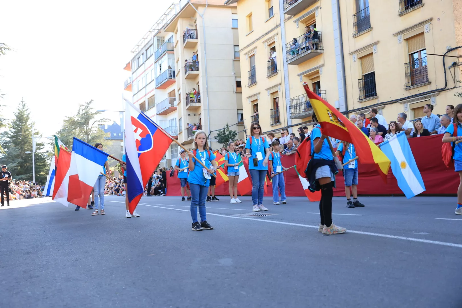 Último desfile del Festival Folklórico de los Pirineos. Foto Miguel Ángel Muñoz 
