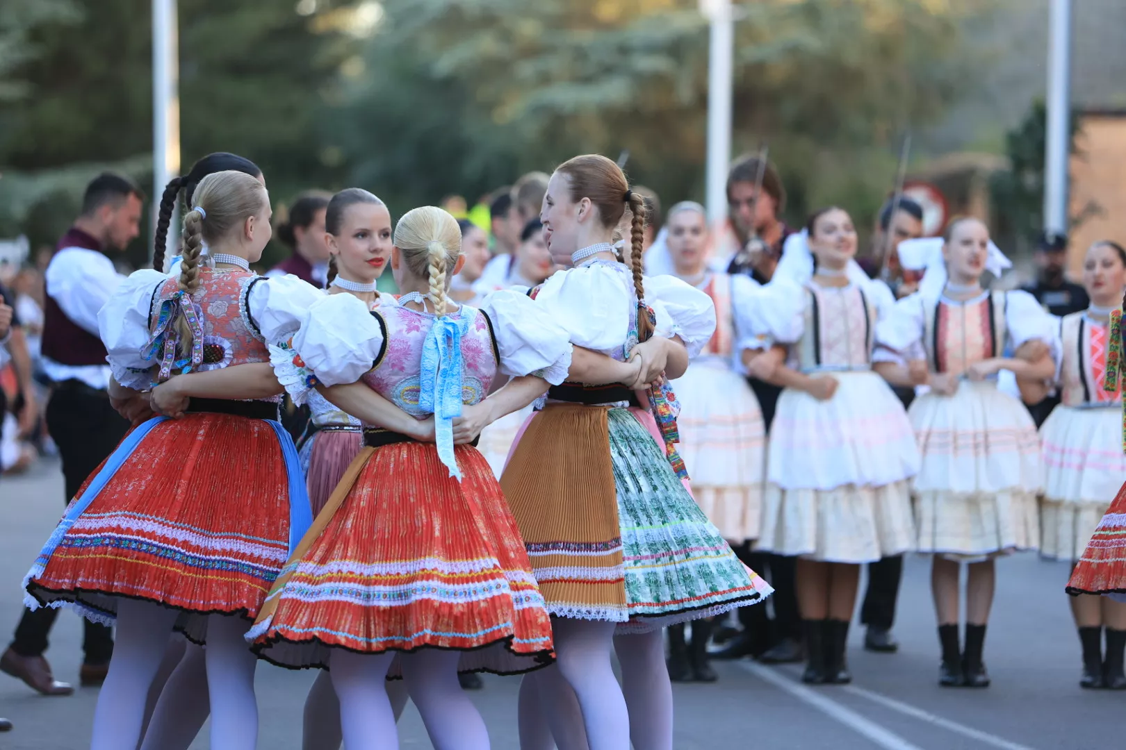 Último desfile del Festival Folklórico de los Pirineos. Foto Miguel Ángel Muñoz 