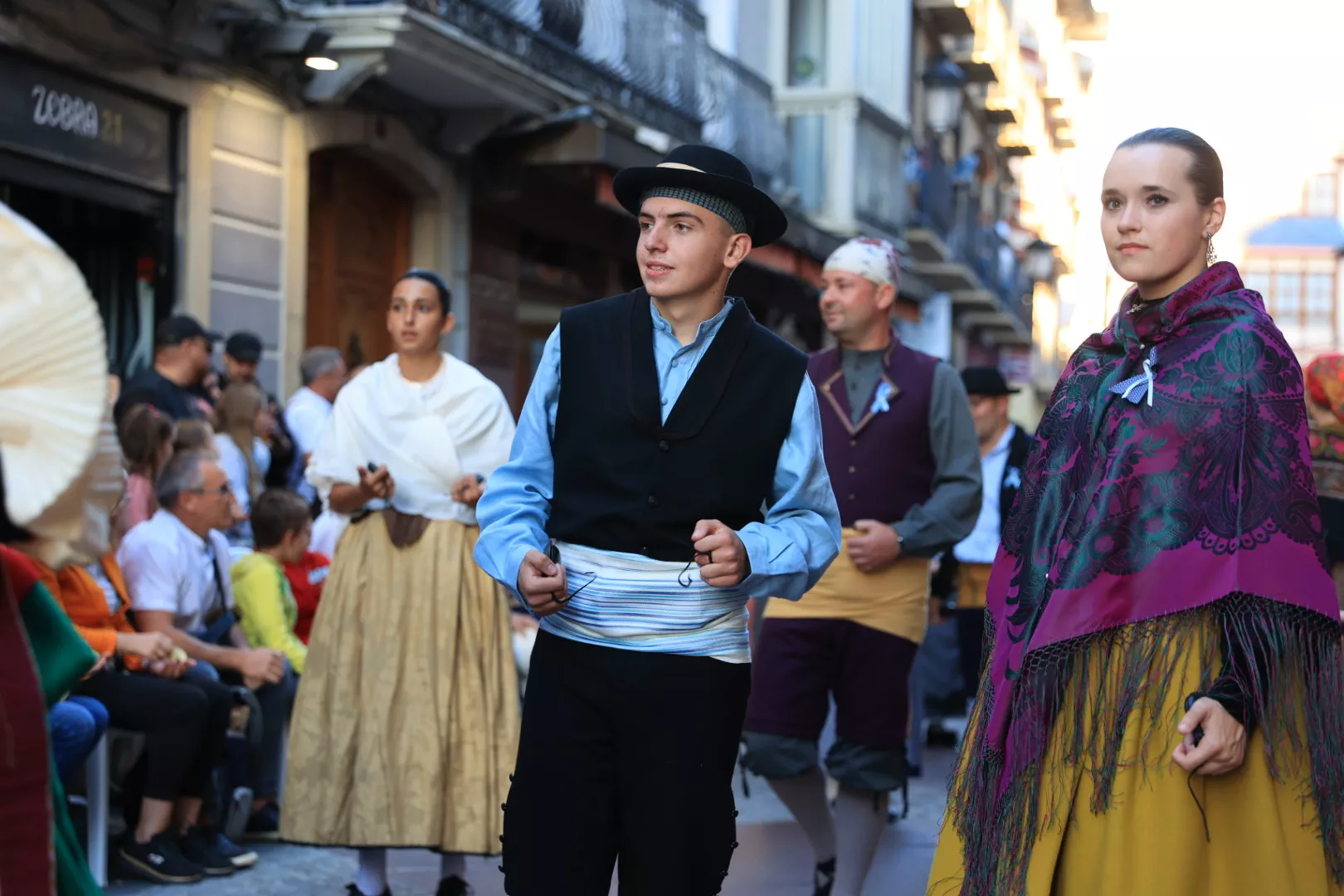 Último desfile del Festival Folklórico de los Pirineos. Foto Miguel Ángel Muñoz 