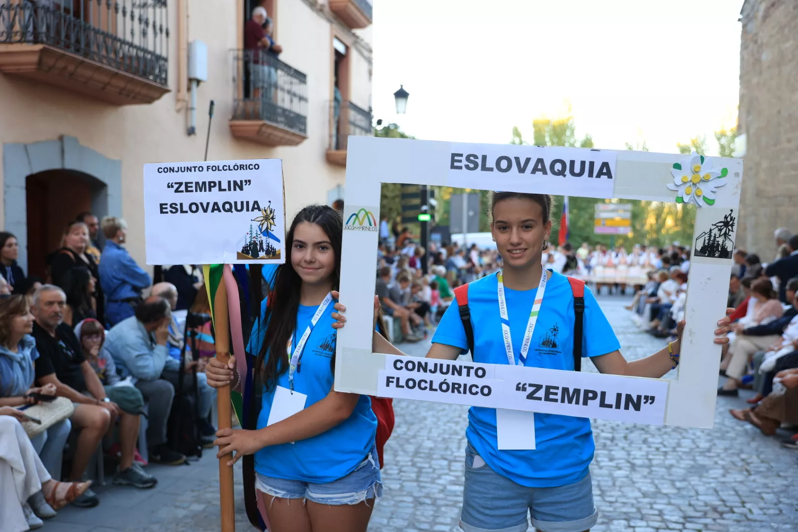 Último desfile del Festival Folklórico de los Pirineos. Foto Miguel Ángel Muñoz 