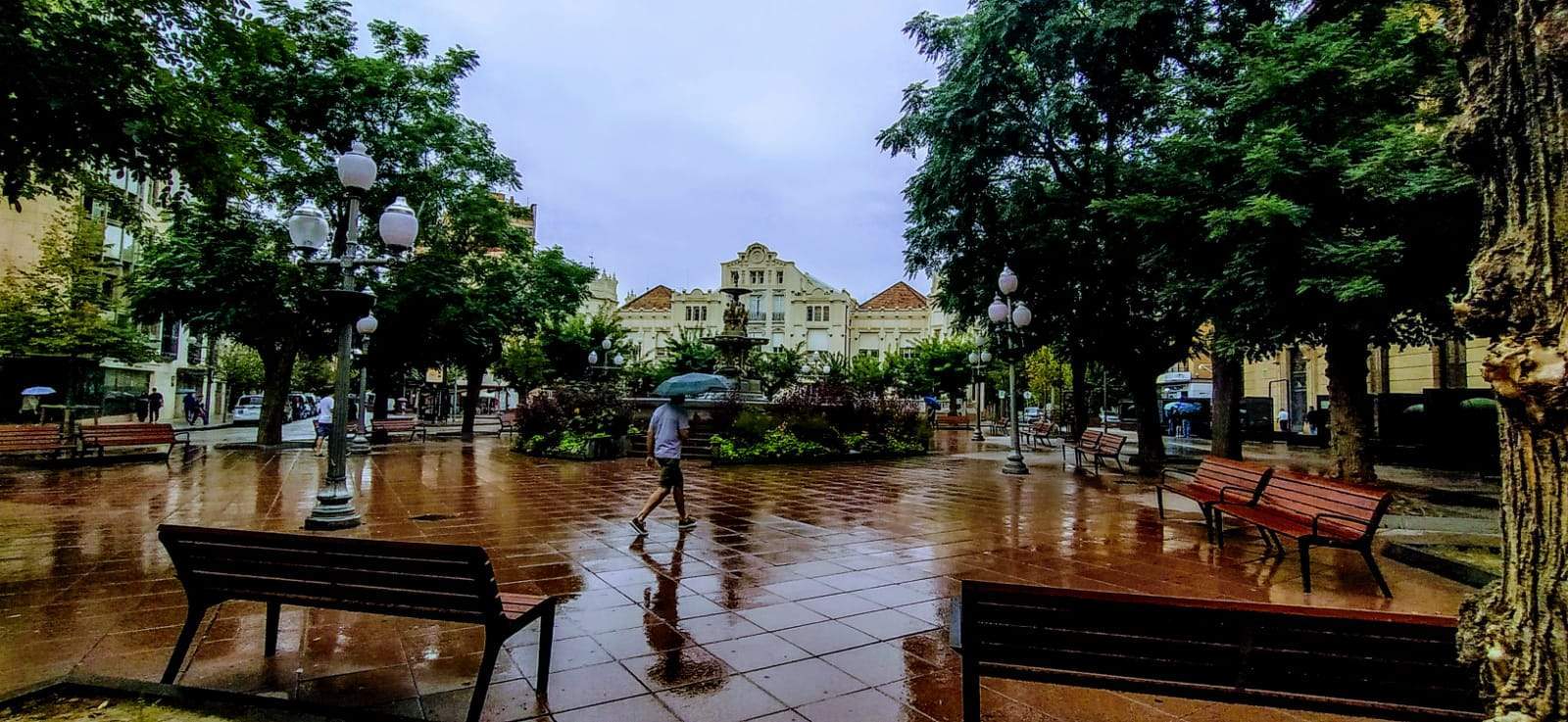 Y por fin llegó la lluvia a Huesca. Foto Joaquín Santafé 