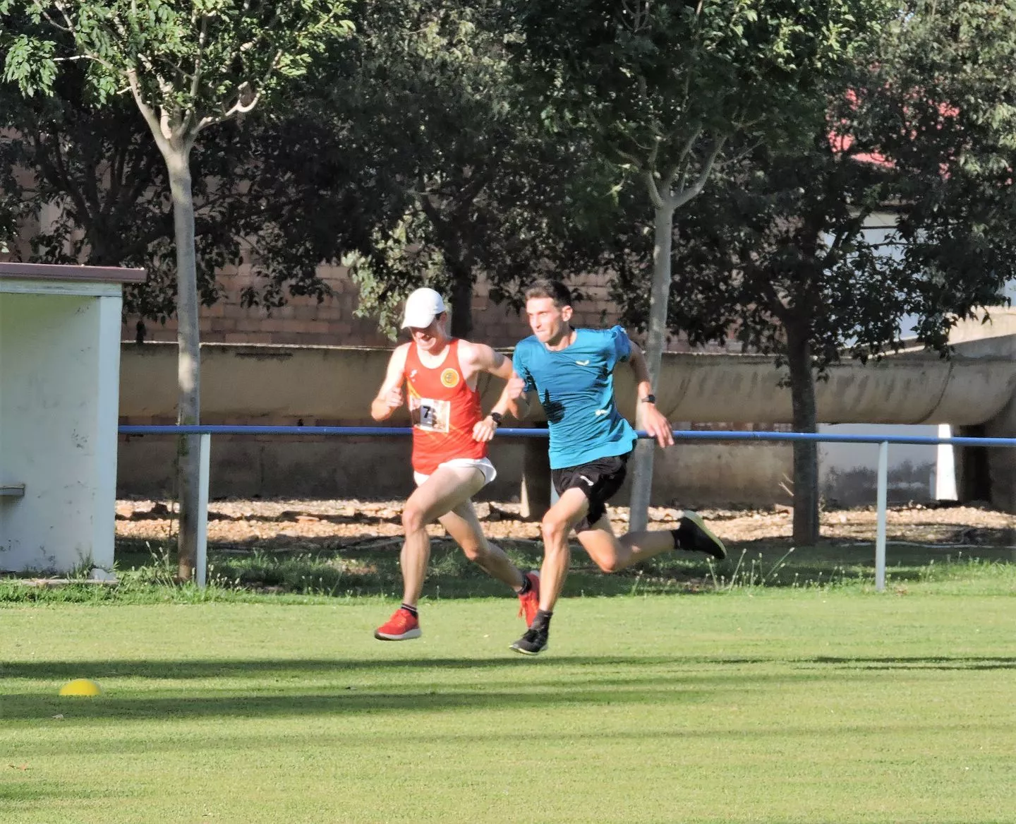 Arnau Montaner y Roberto Sánchez disputando una prima