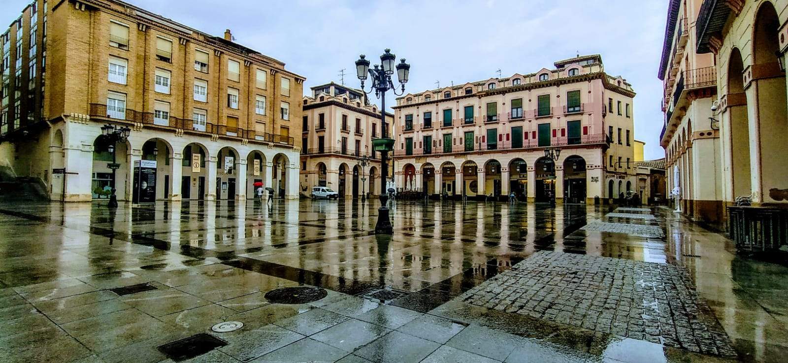 Y por fin llegó la lluvia a Huesca. Foto Joaquín Santafé 