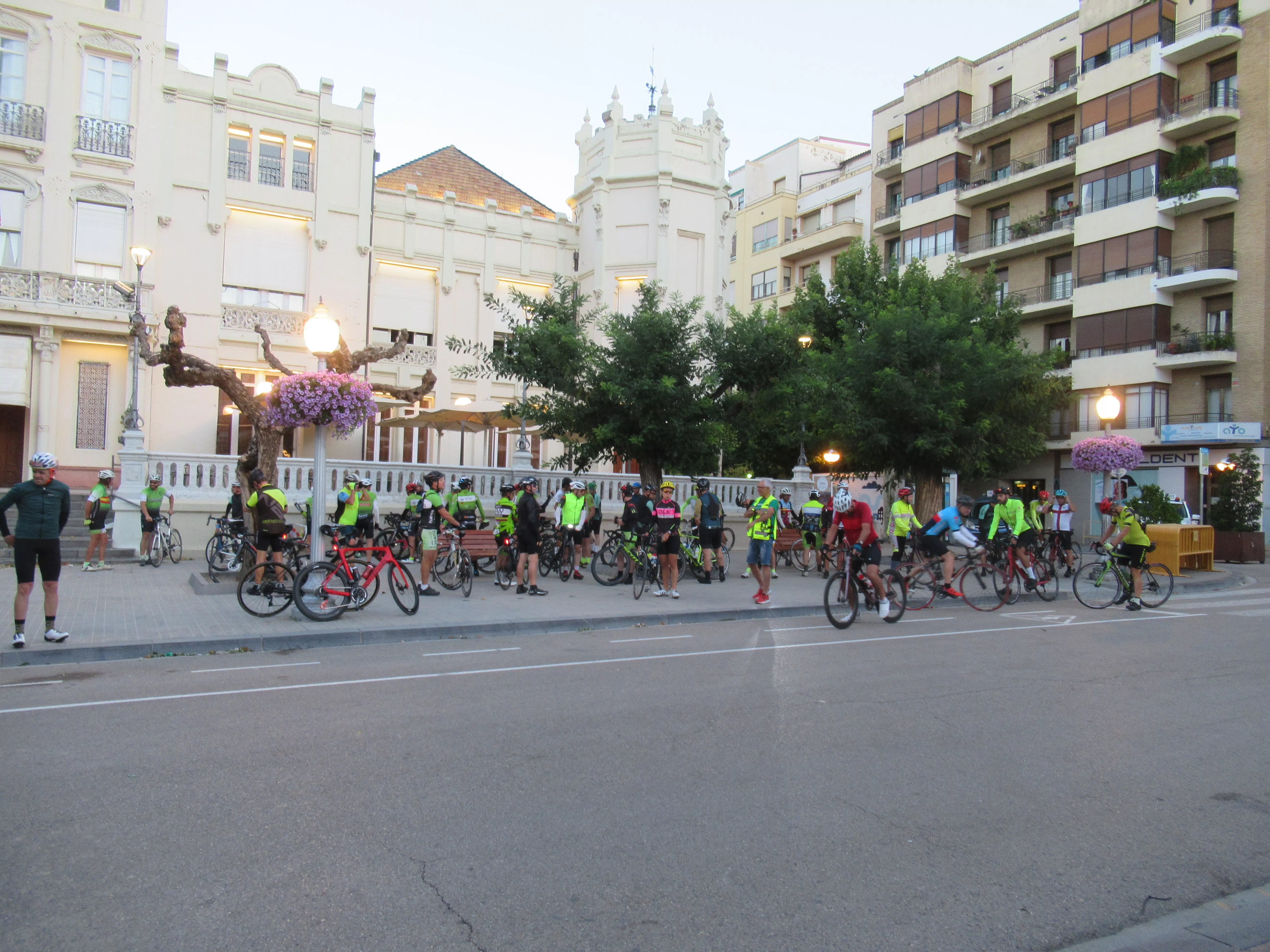 La décima edición Cicloturista Mariano Catalán Huesca-Zaragoza-Huesca. Foto: Miguel Ángel Romeo