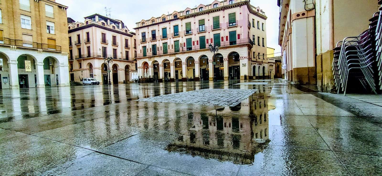 Y por fin llegó la lluvia a Huesca. Foto Joaquín Santafé 