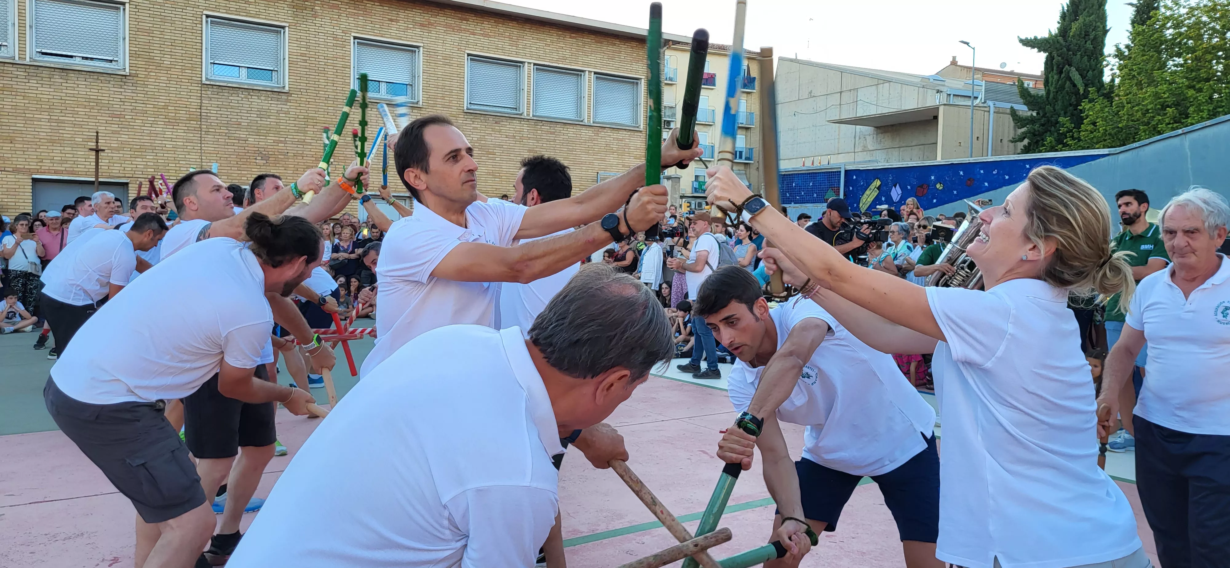 Último ensayo de los Danzantes de Huesca antes de San Lorenzo. Foto: Mercedes Manterola
