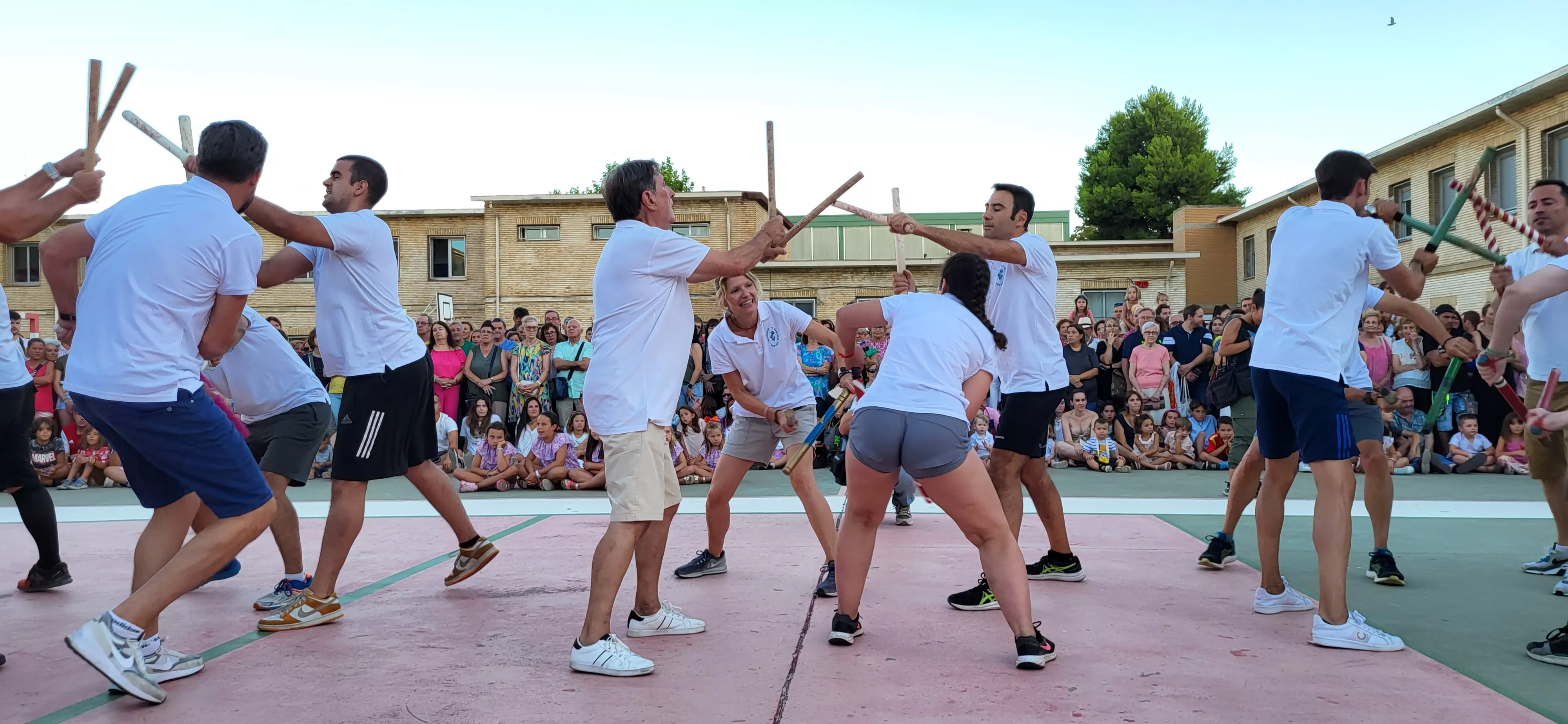 Último ensayo de los Danzantes de Huesca antes de San Lorenzo. Foto: Mercedes Manterola