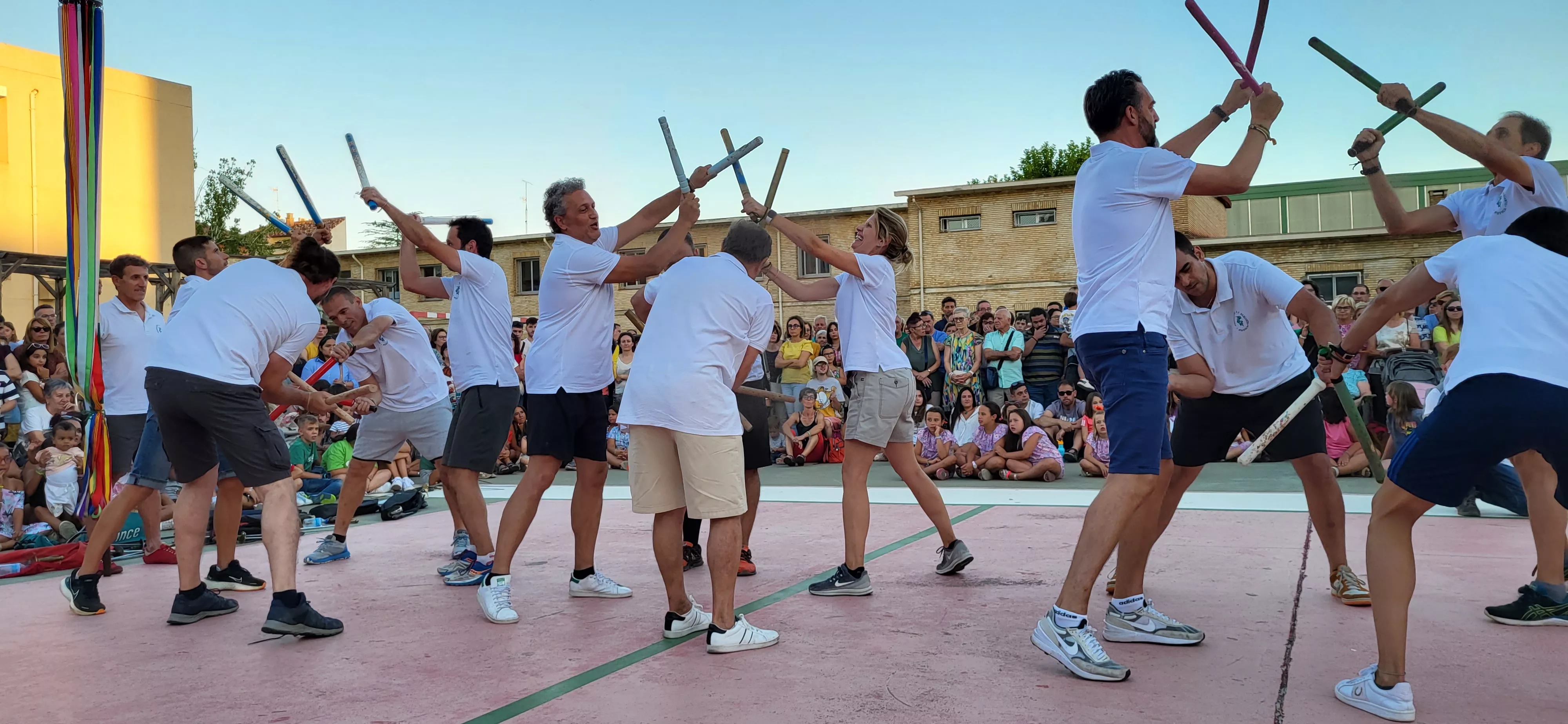 Último ensayo de los Danzantes de Huesca antes de San Lorenzo. Foto: Mercedes Manterola