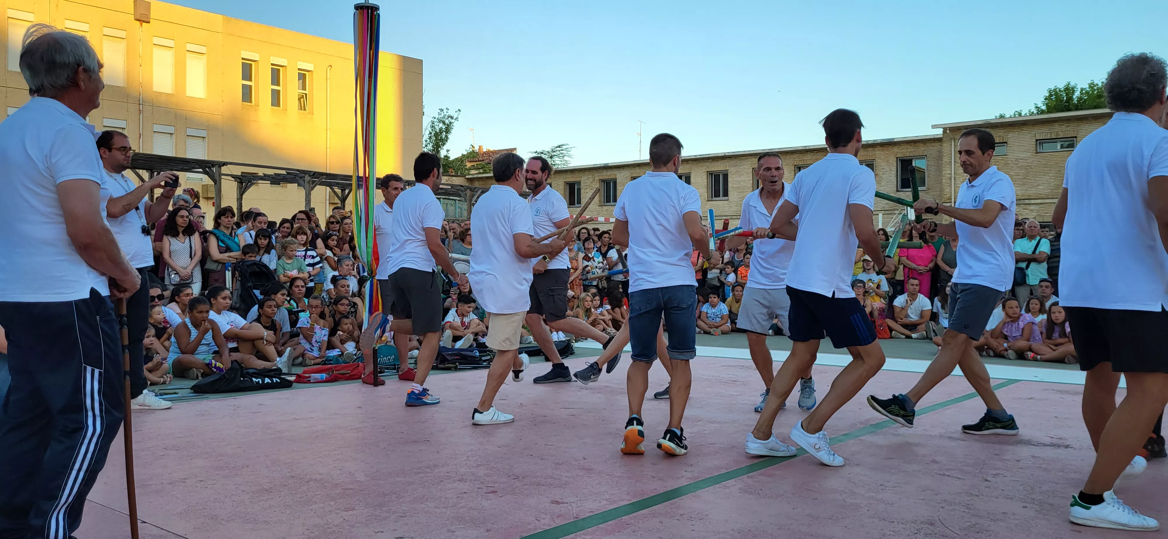 Último ensayo de los Danzantes de Huesca antes de San Lorenzo. Foto: Mercedes Manterola