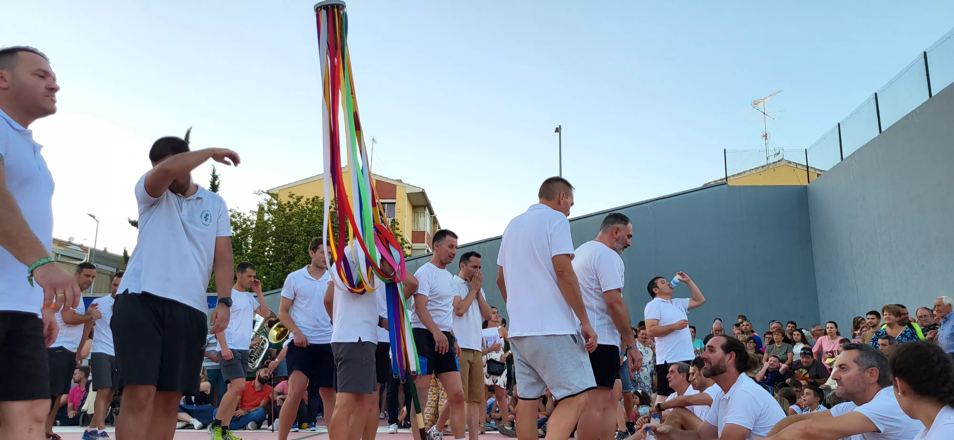 Último ensayo de los Danzantes de Huesca antes de San Lorenzo. Foto: Mercedes Manterola