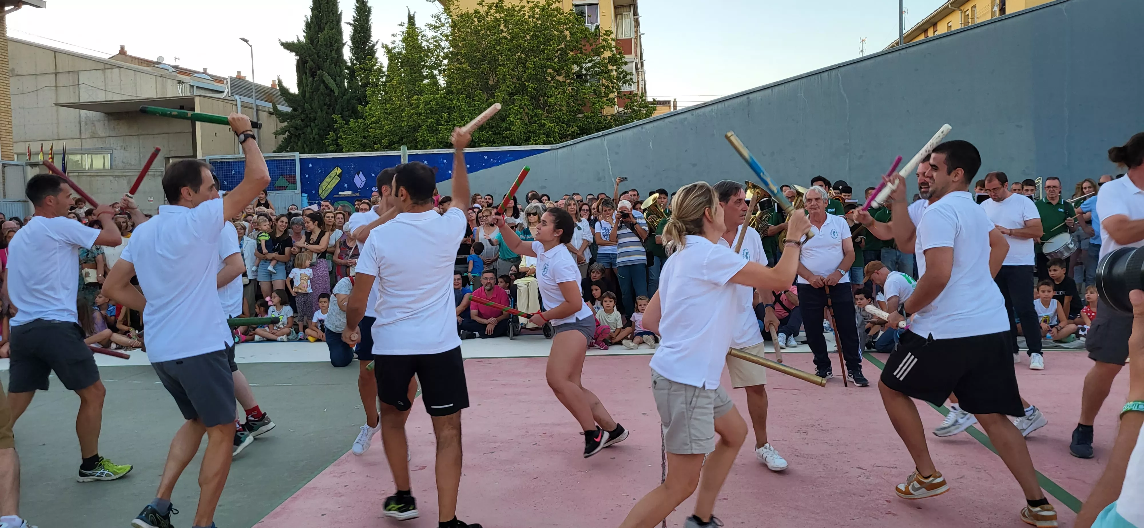 Último ensayo de los Danzantes de Huesca antes de San Lorenzo. Foto: Mercedes Manterola