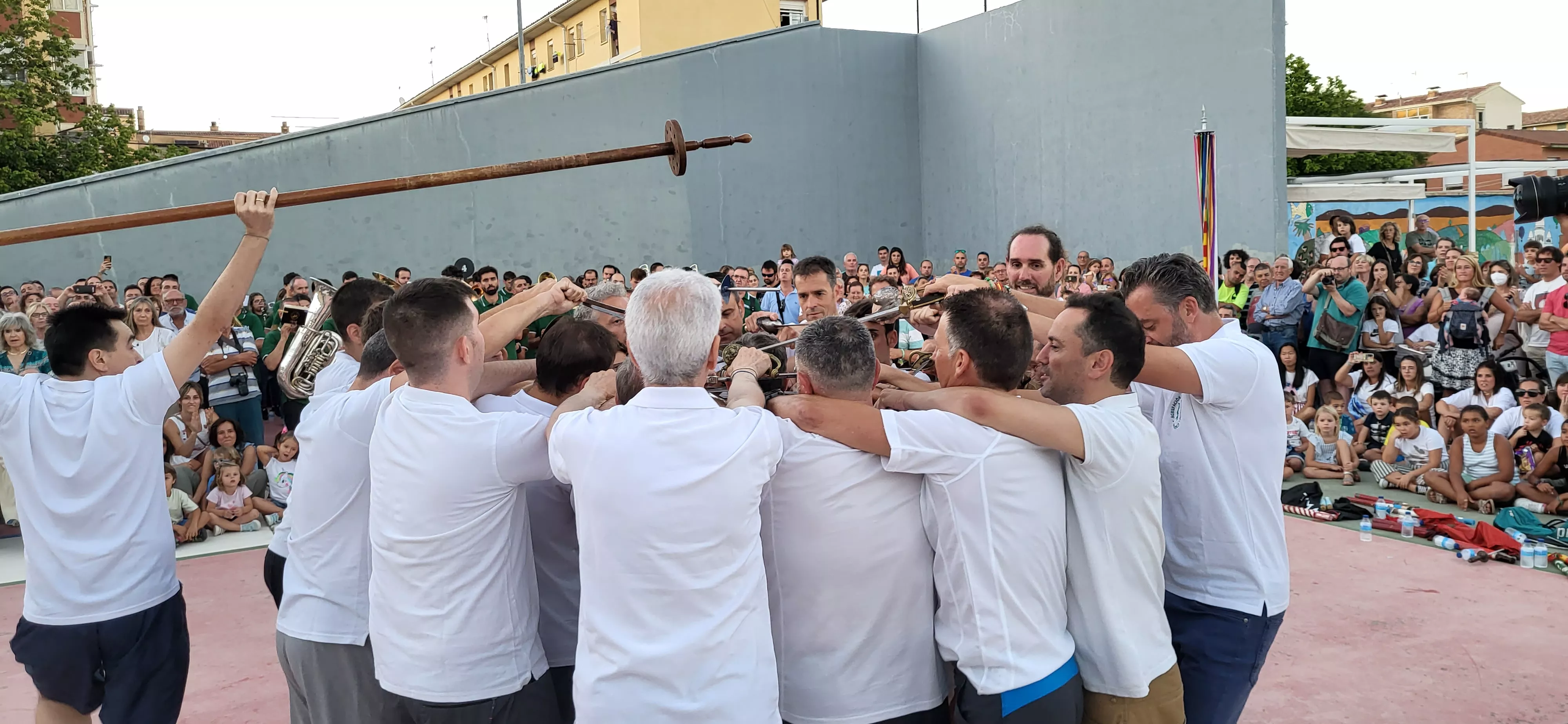 Último ensayo de los Danzantes de Huesca antes de San Lorenzo. Foto: Mercedes Manterola