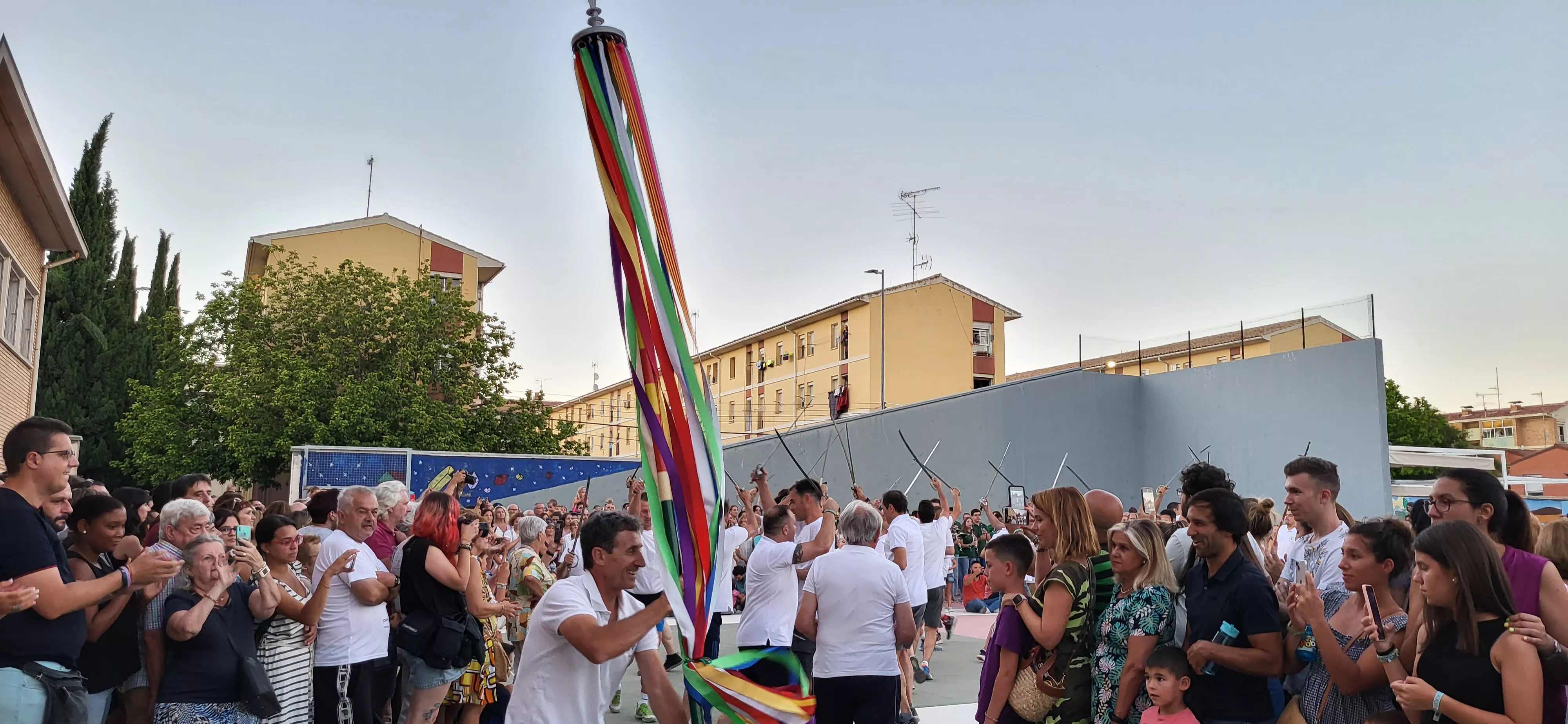 Último ensayo de los Danzantes de Huesca antes de San Lorenzo. Foto: Mercedes Manterola