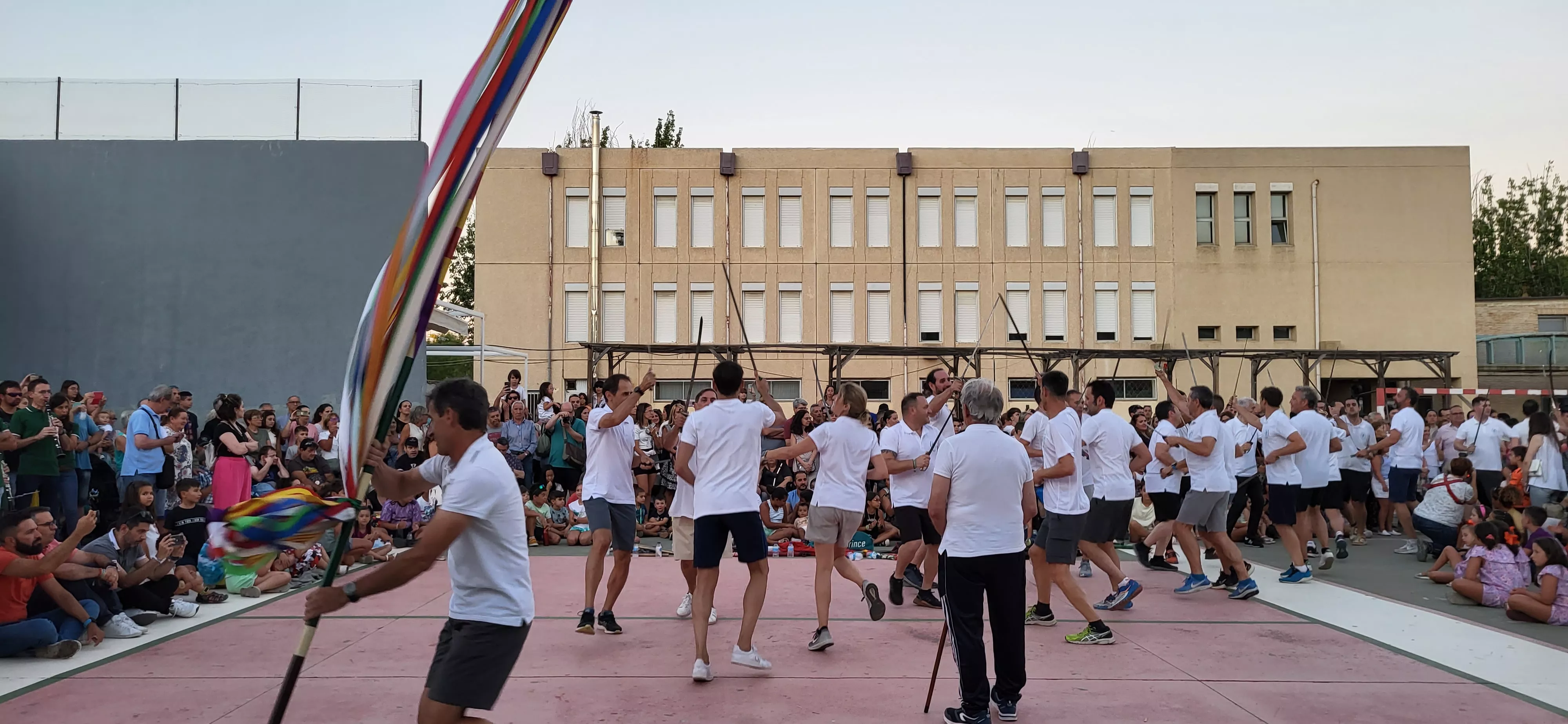 Último ensayo de los Danzantes de Huesca antes de San Lorenzo. Foto: Mercedes Manterola