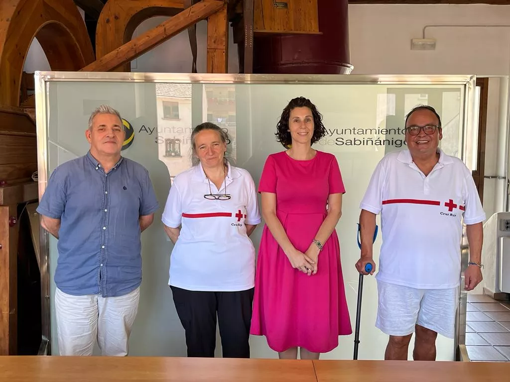 Luis Soravilla, Teresa Maza, Elena Buil y Fernando Larrosa, responsables del Ayuntamiento de Sabiñánigo y Cruz Roja del Alto Gállego, en el Molino Periel