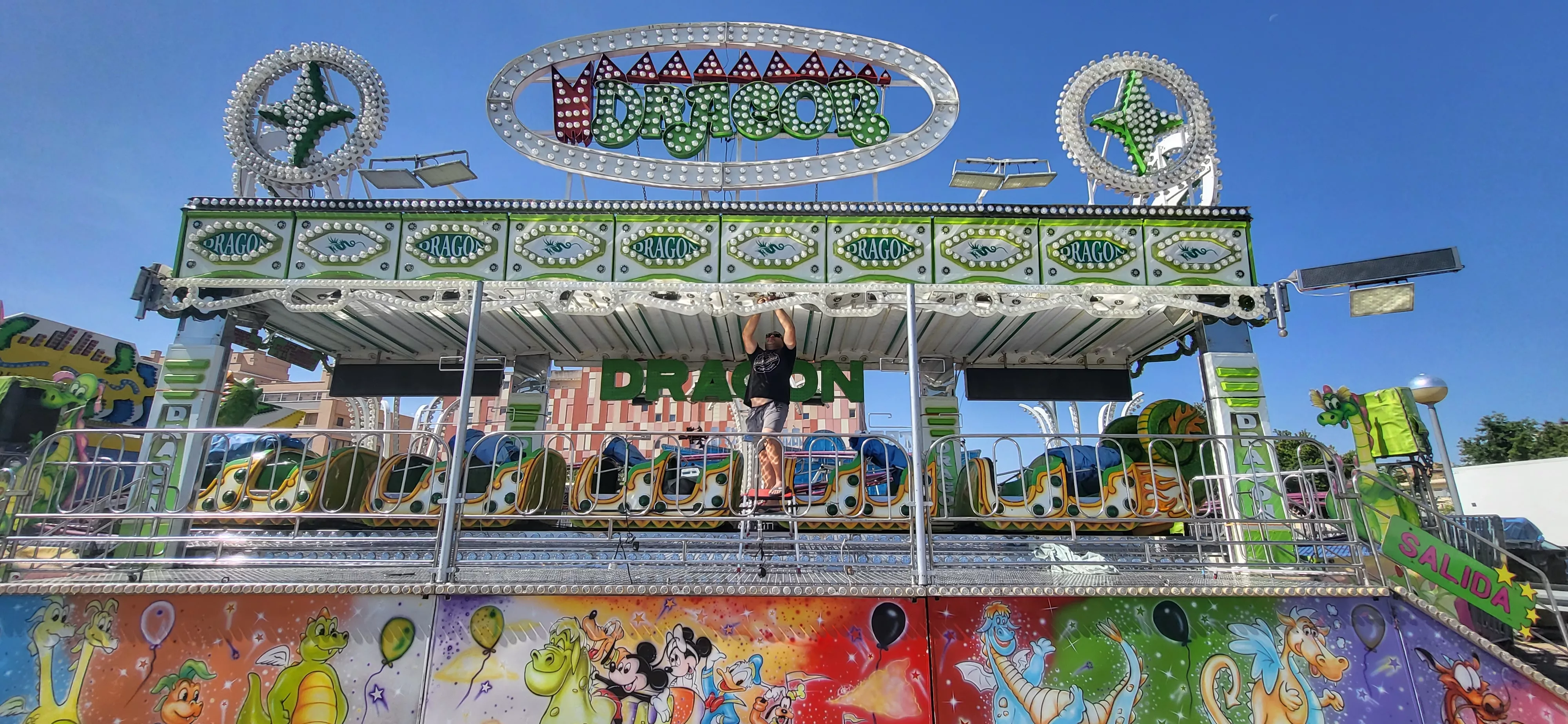 Preparativos en el recinto ferial de Huesca para montar las las atracciones para San Lorenzo. Foto: Mercedes Manterola