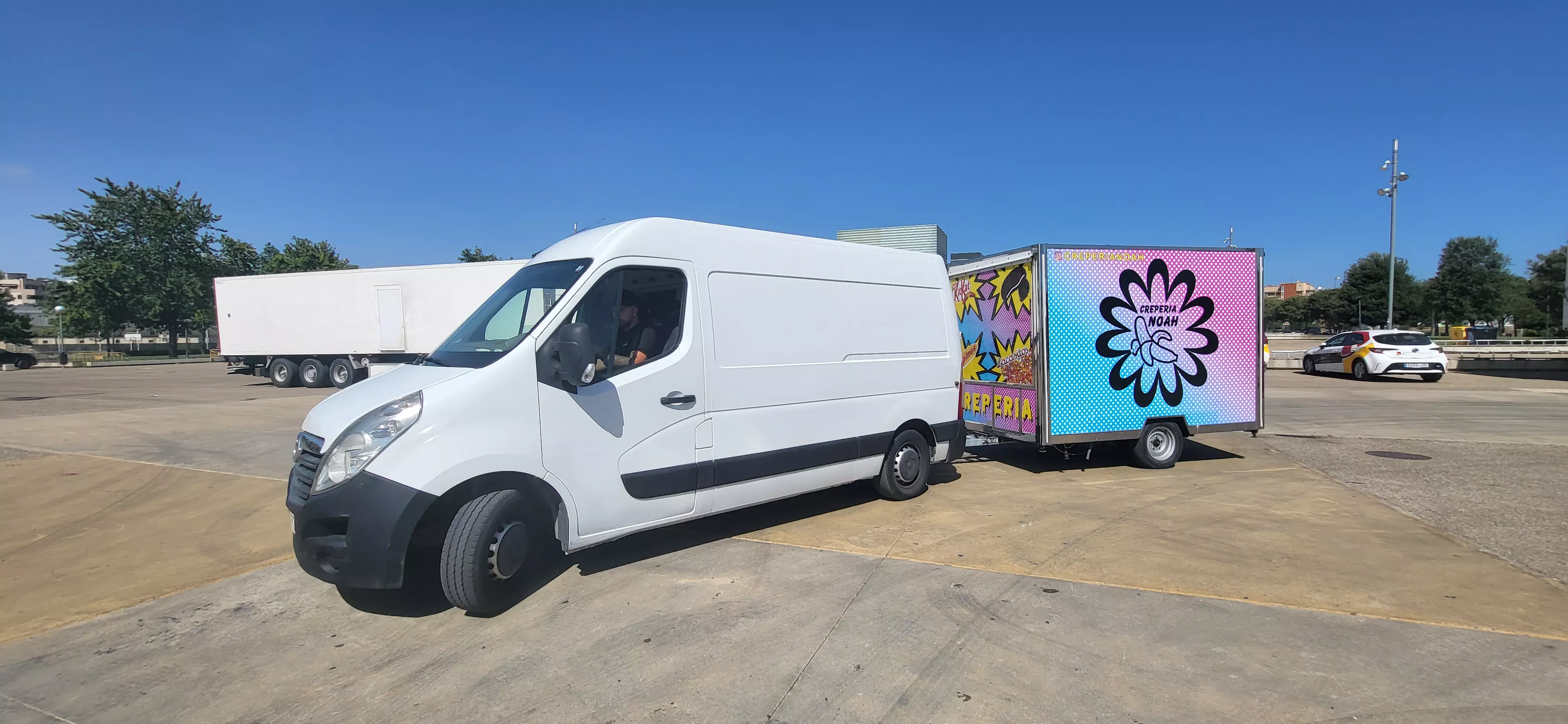 Preparativos en el recinto ferial de Huesca para montar las las atracciones para San Lorenzo. Foto: Mercedes Manterola