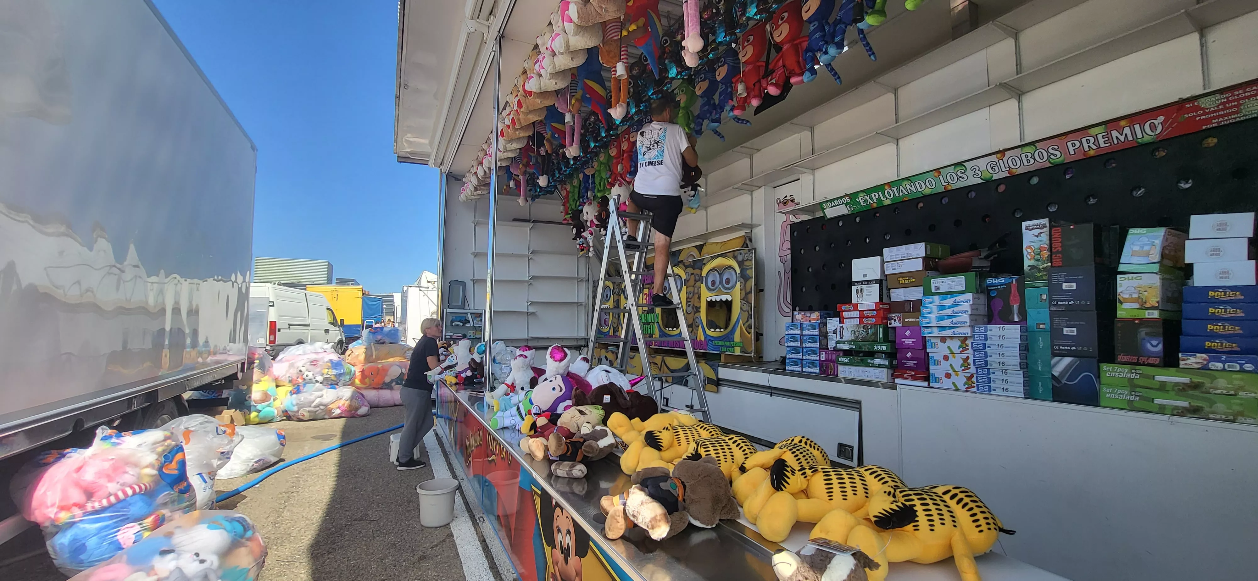 Preparativos en el recinto ferial de Huesca para montar las las atracciones para San Lorenzo. Foto: Mercedes Manterola