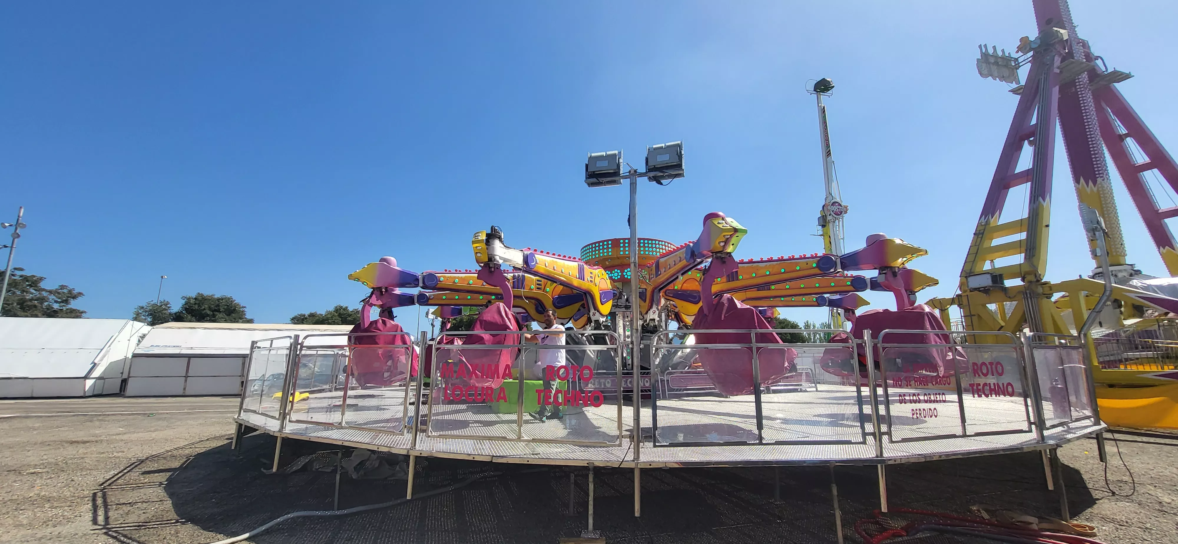 Preparativos en el recinto ferial de Huesca para montar las las atracciones para San Lorenzo. Foto: Mercedes Manterola